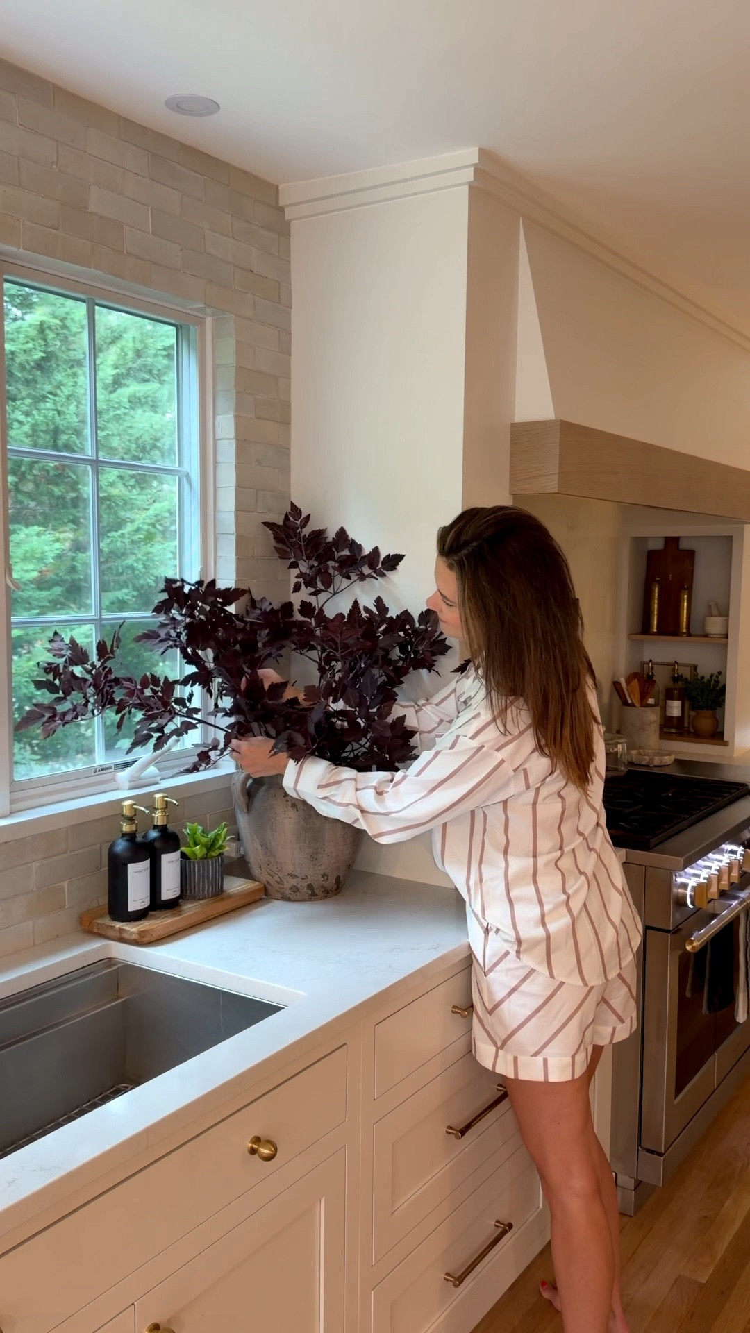 It’s time!   I LOVE the transition to cozy season…I am still enjoying summer but I started swapping out my summer stems for my favorite fall stems by Afloral and I LOVE this time of year!