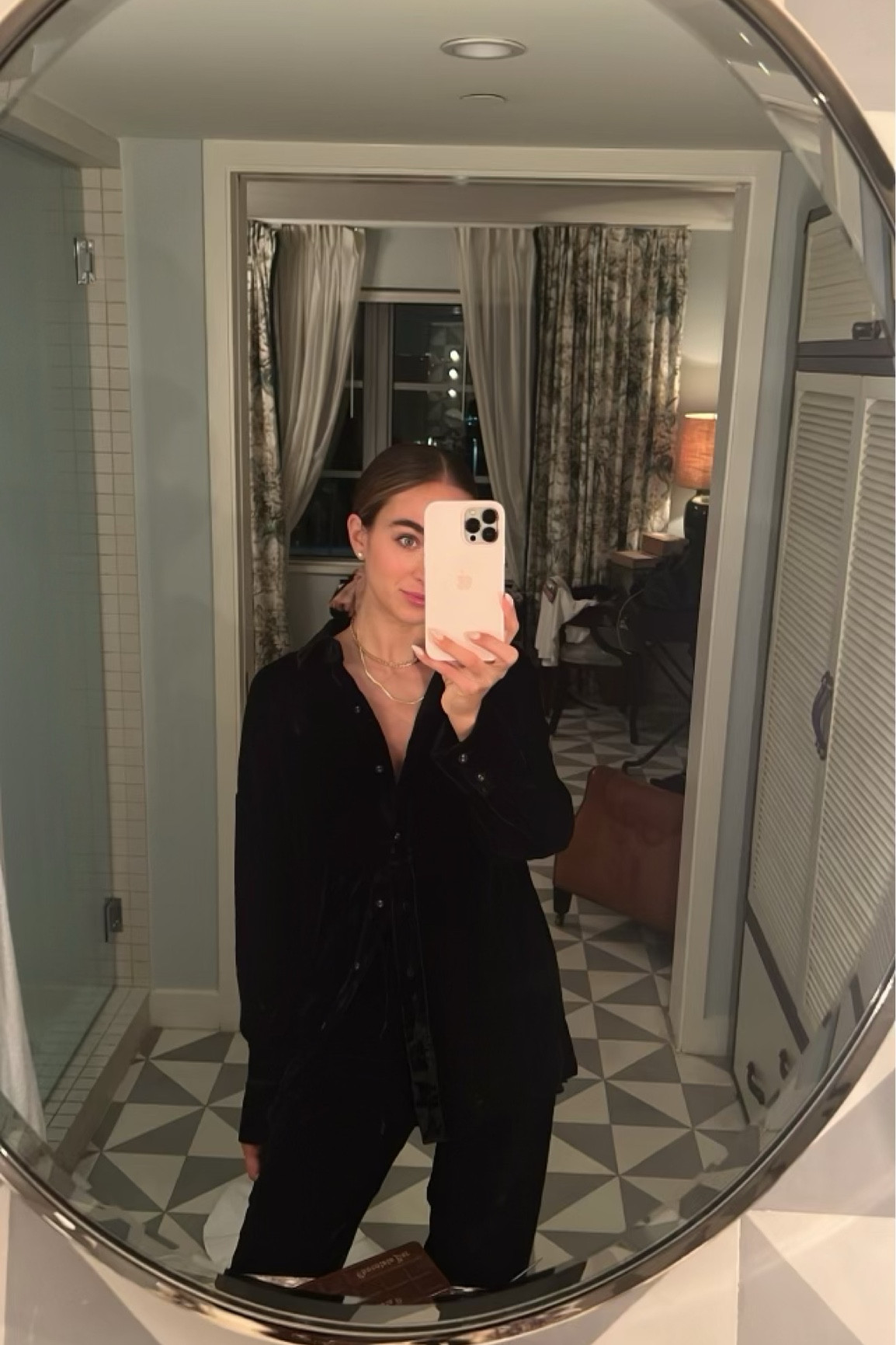 E’s holiday all black outfit 🤍

#LTKHoliday #LTKfit #LTKSeasonal