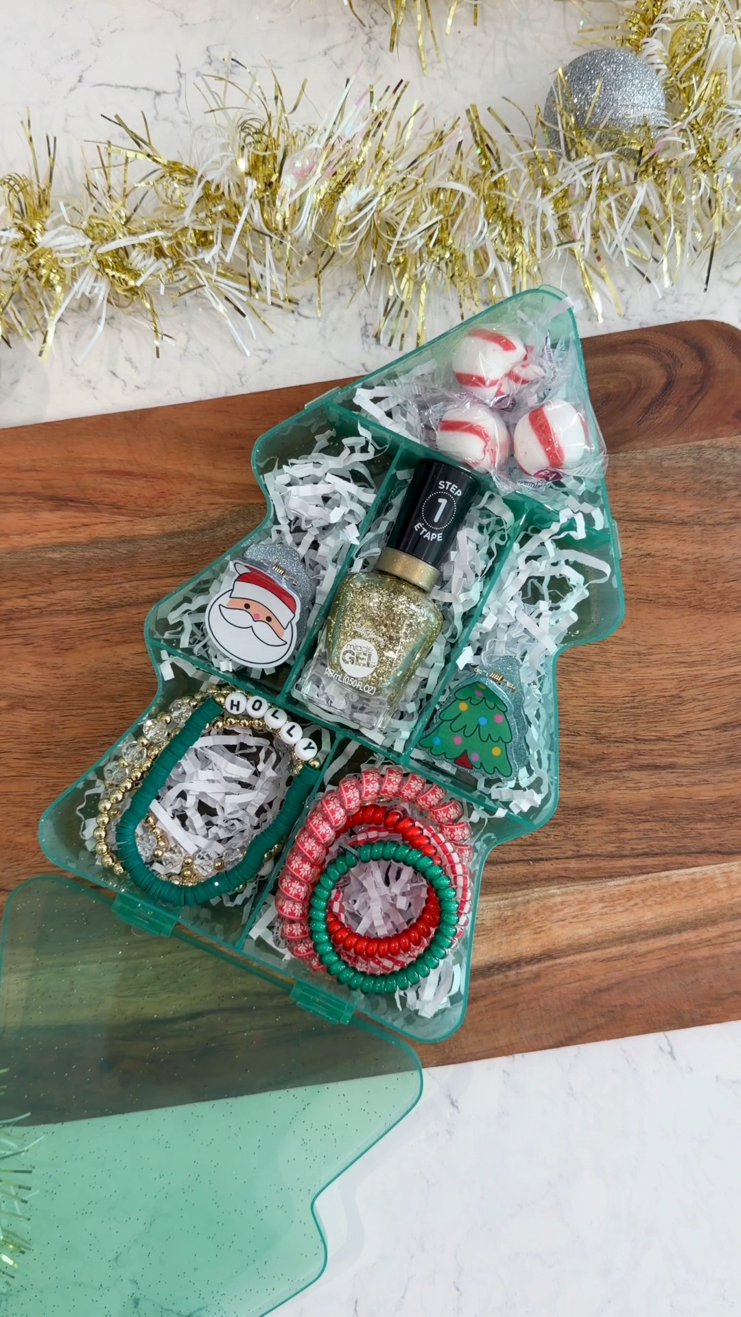 These holiday snackle boxes make the cutest gift ideas! 🎄❤️ 

Here’s how I’m gifting it but the possibilities are endless - add some candy and a movie gift card 🍿& you’ve got a whole different vibe. 

✨COMMENT “shop” for the links. 

#giftinspo #giftidea #teachergift  / Christmas gift idea / teacher gift / Christmas gift box

#LTKHoliday #LTKGiftGuide #LTKSeasonal