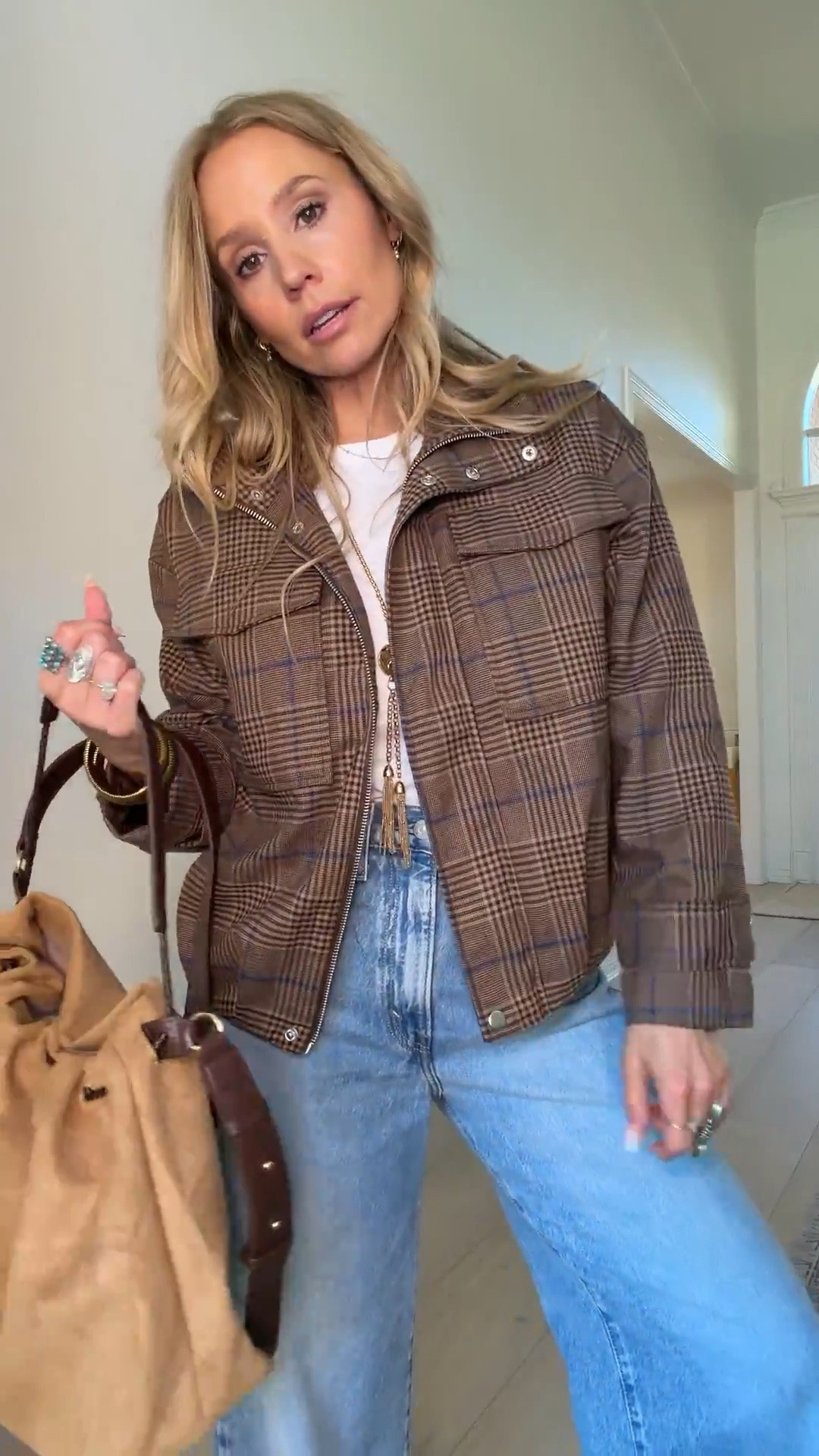 🤍RESTOCK!! You guys live this jacket and it just restocked! Get it before it sells out again! 

Wearing my tts (small) 120lbs 5’5”