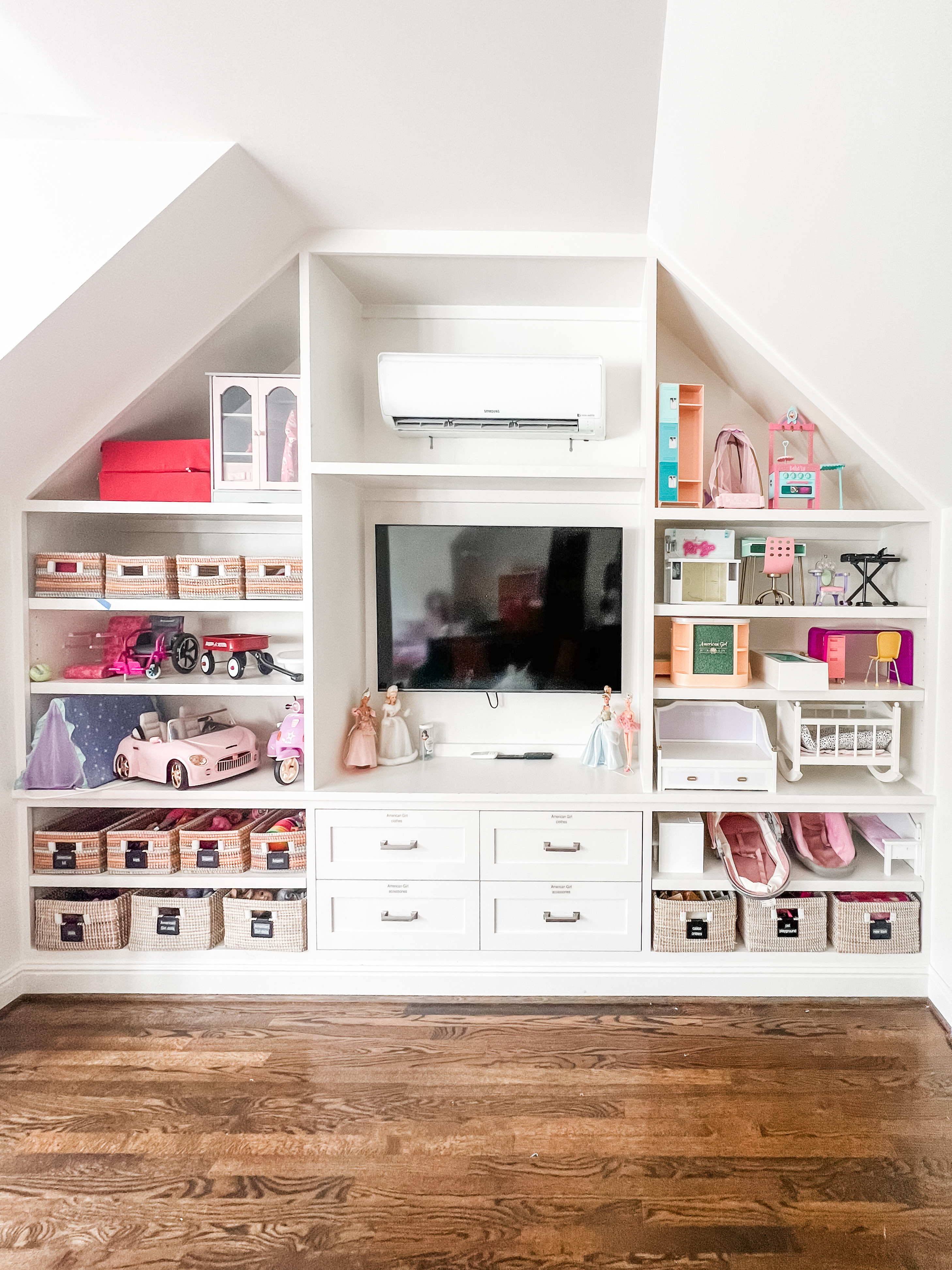 It's always amazing when we have built-ins in a playroom and these were perfect for this American Girls Doll collection full of challengingly-shaped things! Plus, how cute is this?!? AG gear can often get super clutter-y so creating a clearly defined and contained zone is key to keeping the toy chaos under control. 

We pride ourselves on coming up with creative solutions no matter what the room/situation, so we welcome your challenges! 

 