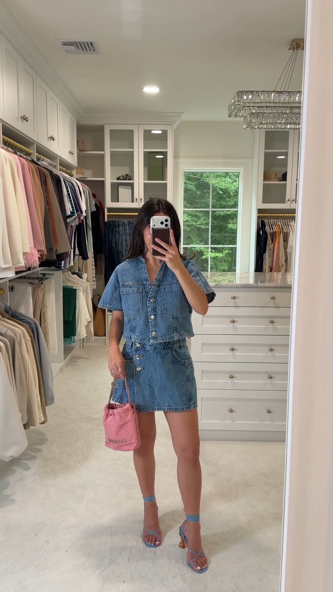 Size XS in denim top and small in skort. Heels are old but I linked similar. Bag is a borrow from Vivrelle (use code SANDYCARVS) 

Zara, denim on denim, Zara denim

#LTKootd #LTKPetite