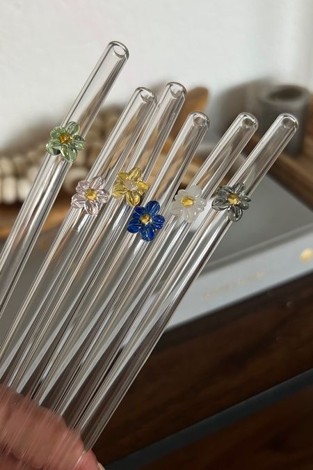 Flower straws for spring 🌸

Spring, spring trends, kitchen haul, kitchen finds 

#LTKsalealert #LTKSeasonal #LTKhome