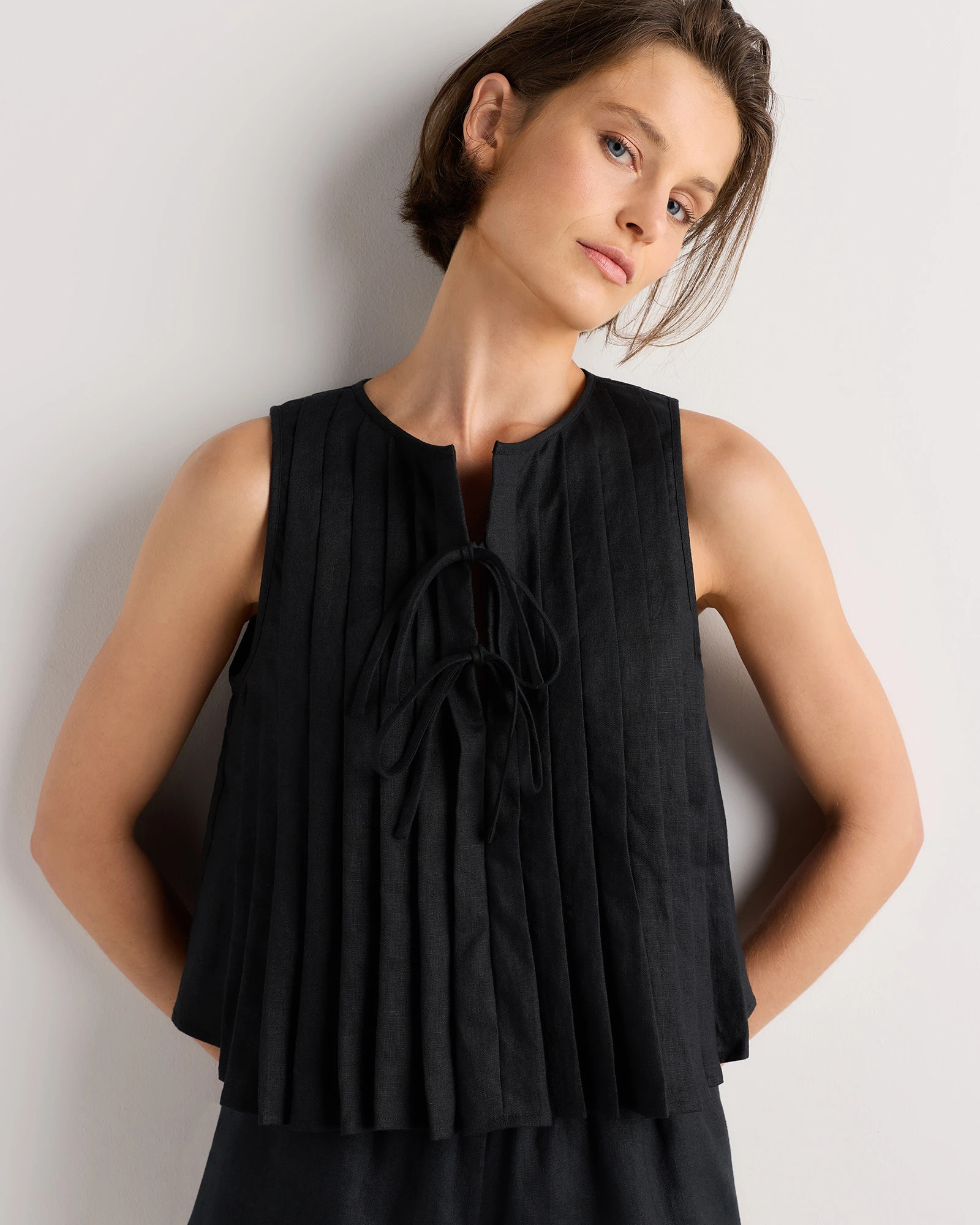Quince | Women's 100% European Linen Pleated Tank Top in White, Size Large | Quince