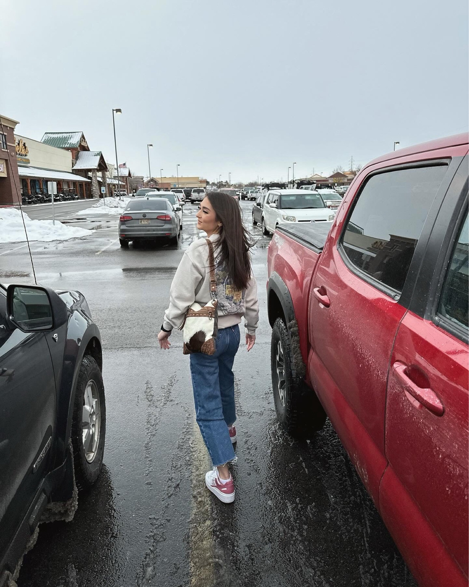 Western wear, cowhide purse, Myra bag, Levi’s, crewneck, simple outfit, the buckle outfits 

#LTKstyletip