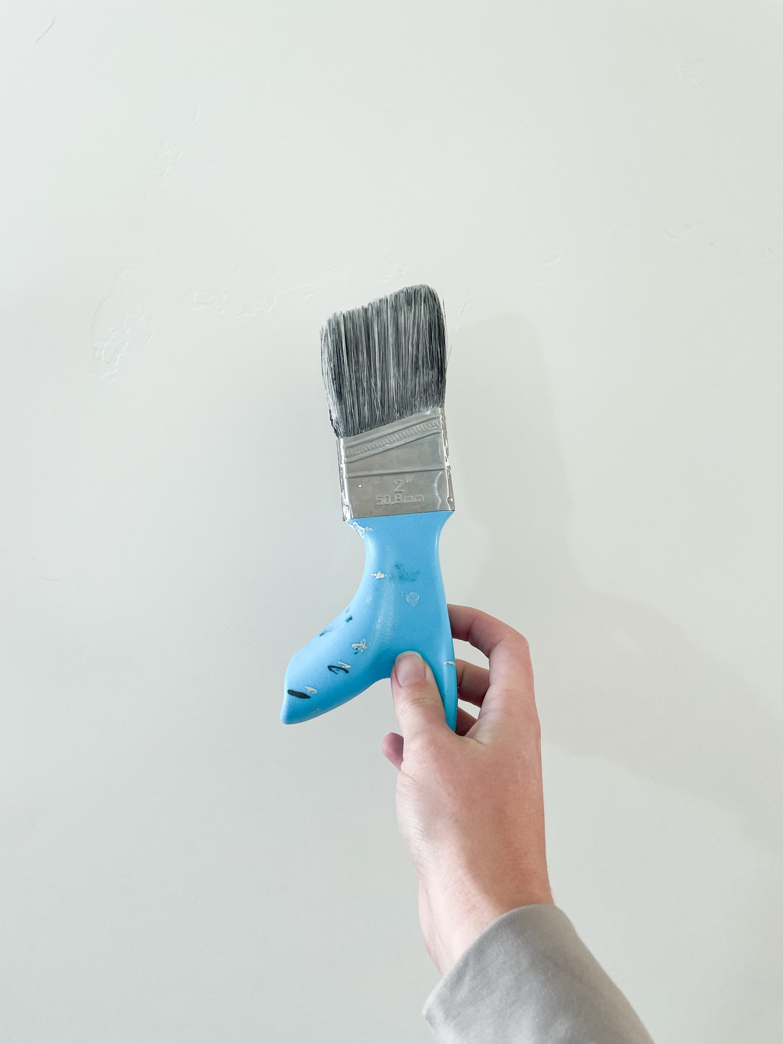 My favorite paint brush! Helps reduce fatigue in your wrist 🙌🏼