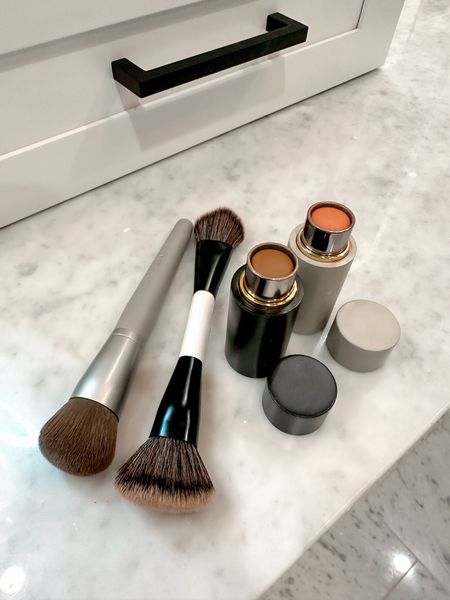 Loving these products.
Contour: Truffle
Blush: chouchette 

#beautyfinds #makeup #blush #contour #makeupbrushes 