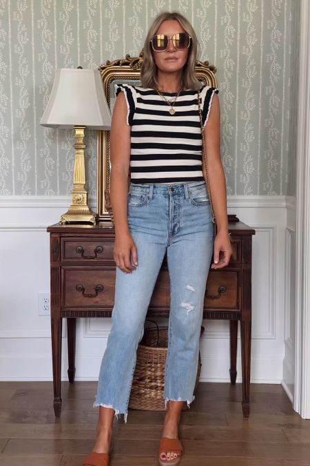 Xs in tee on sale for $29 🥳
27 in jeans 
27 in wide leg jeans 
27 in white jeans 
4 in white skort 