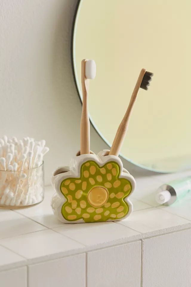 Marley Daisy Brush Holder | Urban Outfitters (US and RoW)