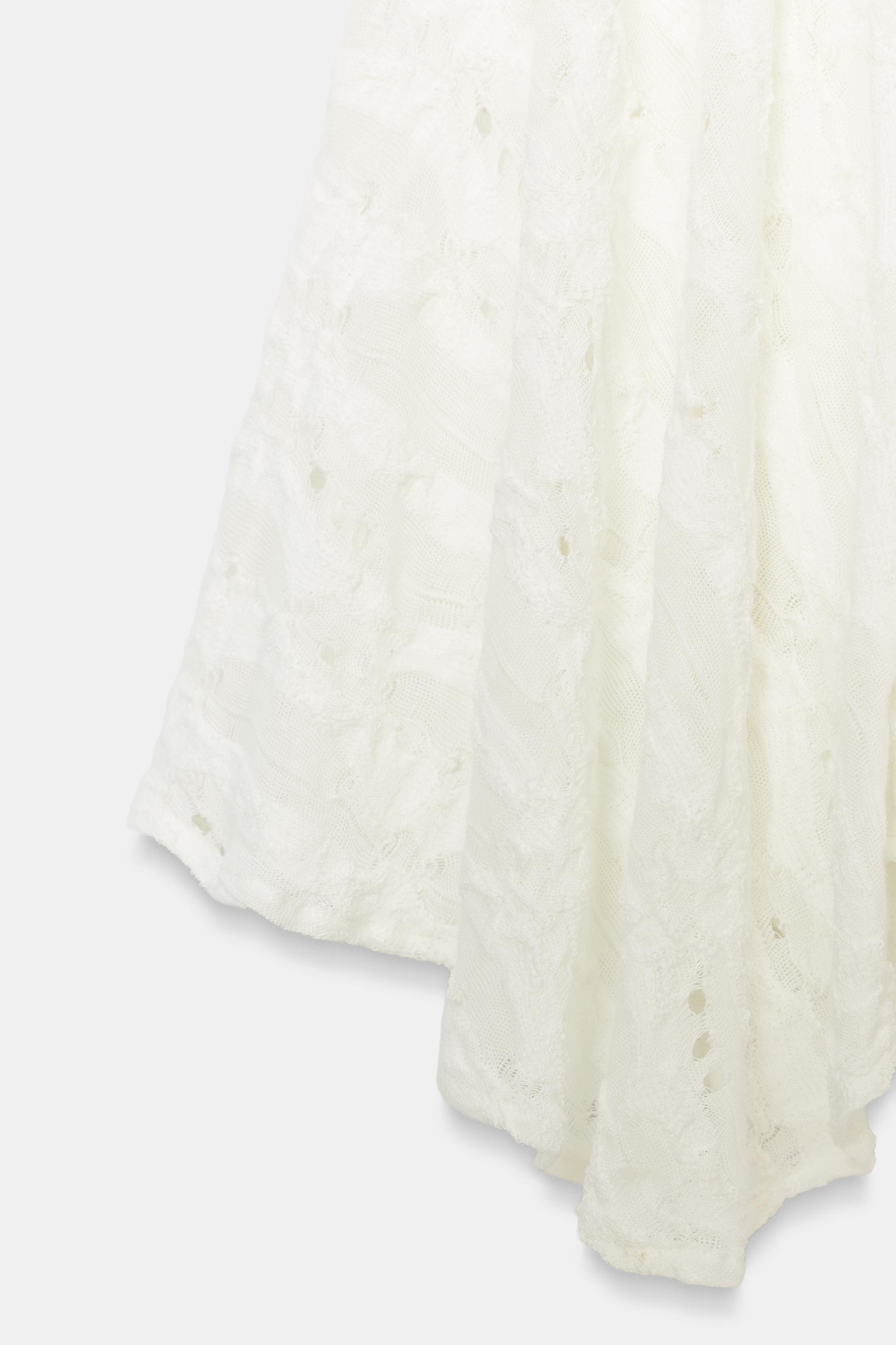 Model height: 178 cmSkirt with an elastic waistband and lining. Featuring cut-out detailing and a... | Zara UK
