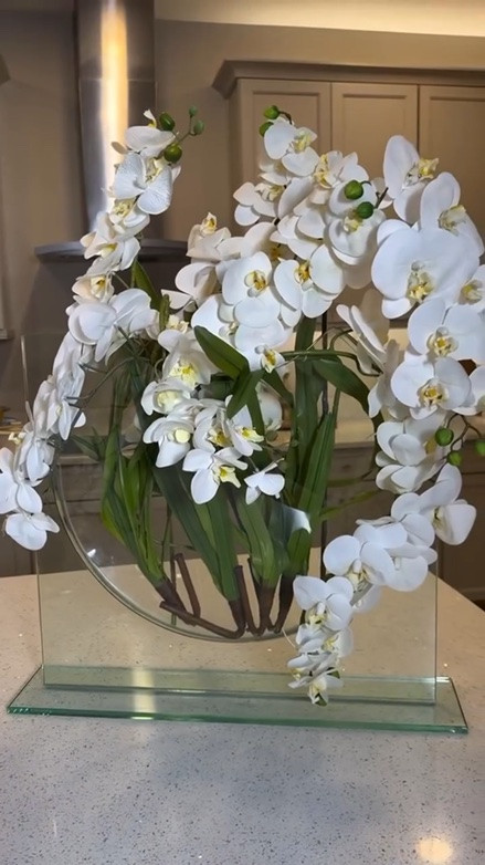 Comment VASE and I’ll send you the link.
https://liketk.it/6gC2h

The Eclipse Vase from @zgallerie is one of those pieces that instantly elevates any space and makes the perfect gift for someone who loves home decor. Or yourself.

#zgallerie #giftideas #luxurydecor homedecor homeinspo decorfinds tiktokhome