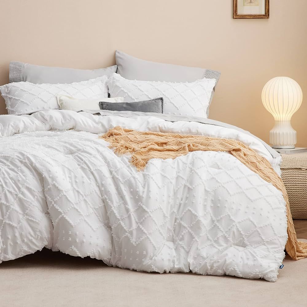 Bedsure Boho Comforter Set Full - White Tufted Shabby Chic Bedding Comforter Set for All Seasons,... | Amazon (US)
