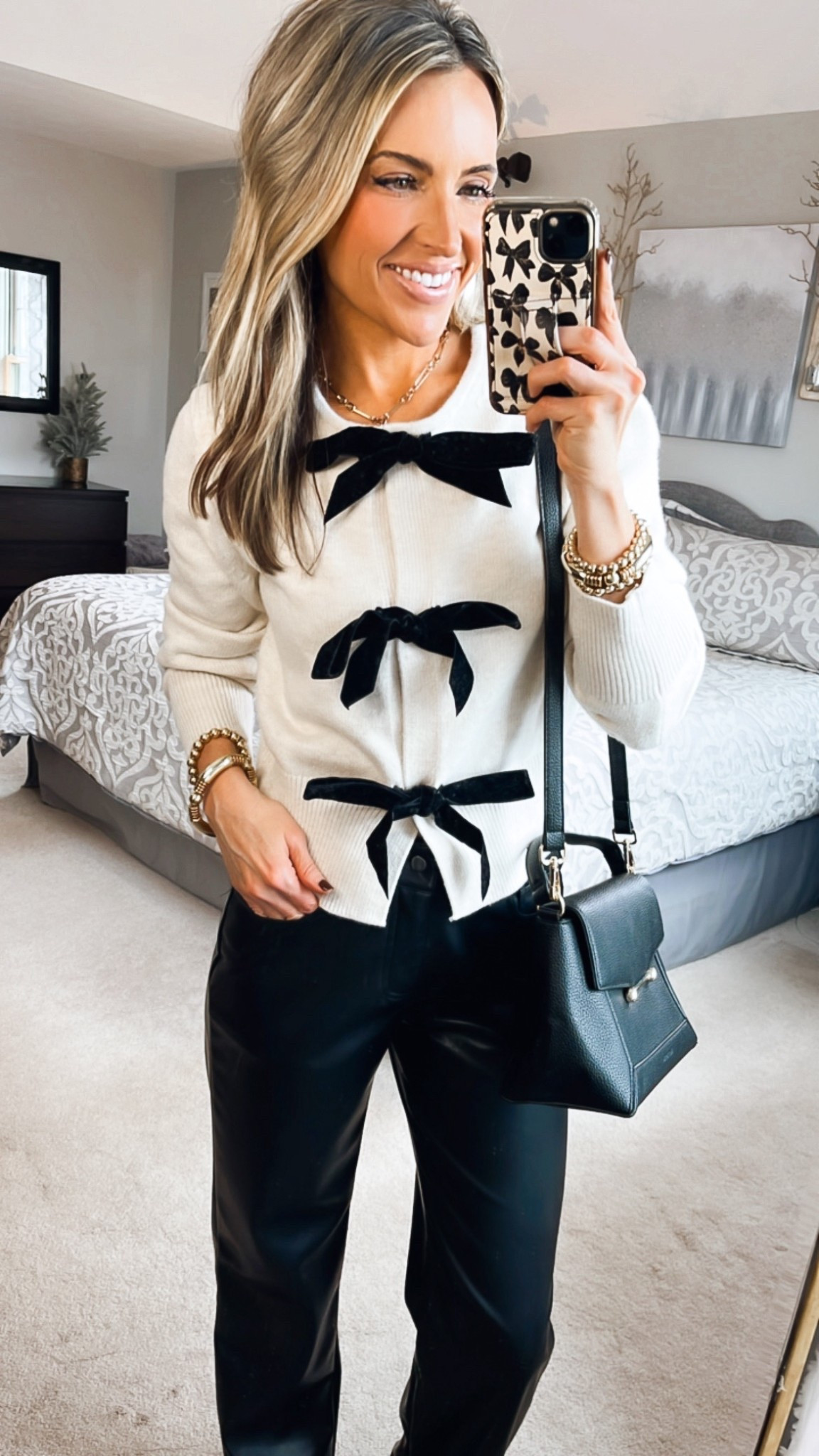 Adorable holiday top you’ll actually wear! Cute and casual while still adding festive for the holidays! Wearing size xs 

#LTKSeasonal #LTKHoliday #LTKootd