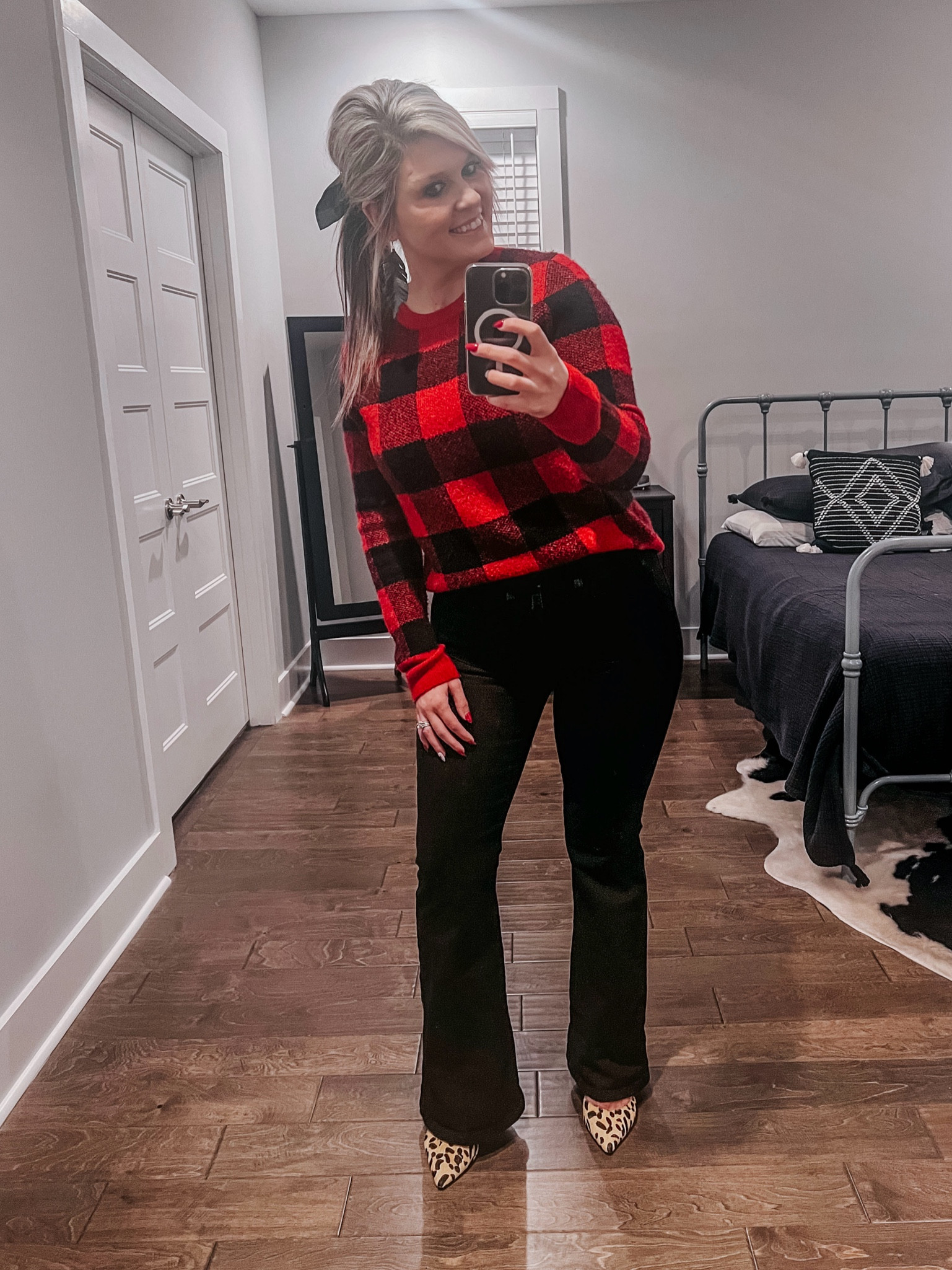 happy love month y’all!! starting the month off with the cutest red and black sweater, black flare jeans && animal print heels 🖤

y’all, these black flare jeans are the BEST and so comfy! & under $20 at Walmart 🖤

#LTKshoecrush #LTKstyletip #LTKworkwear