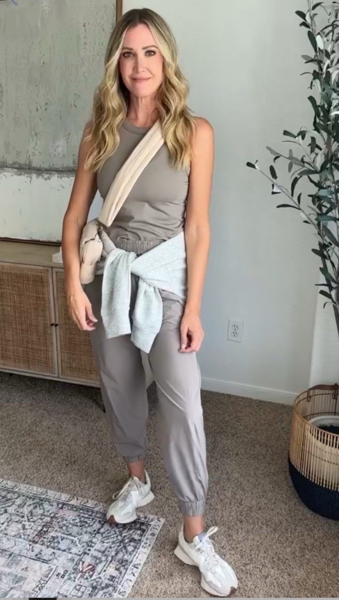 Abercombie 
lightweight joggers
Activewear
Tank top


#LTKSeasonal #LTKActive #LTKStyleTip