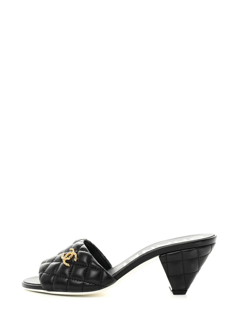 CHANEL Pre-Owned CC diamond-quilted sandals - Black | Farfetch Global