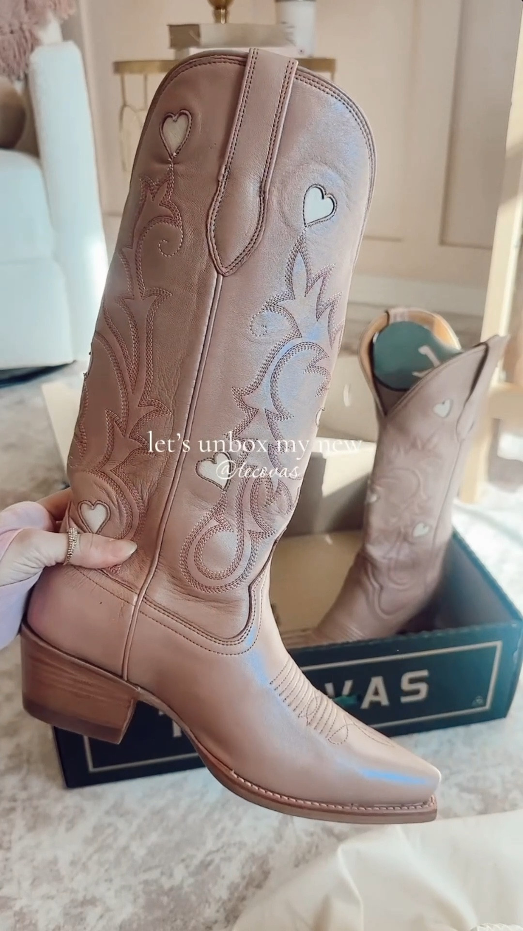 The most perfect pink/rosegold cowgirl boot 💓✨🌸🫶🏻👢

#LTKU #LTKValentine #LTKootd