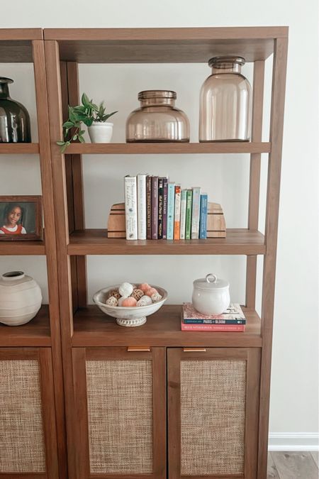 Shelf decor, glass vases, bookends, bookcase 

#LTKfindsunder100 #LTKfindsunder50 #LTKhome