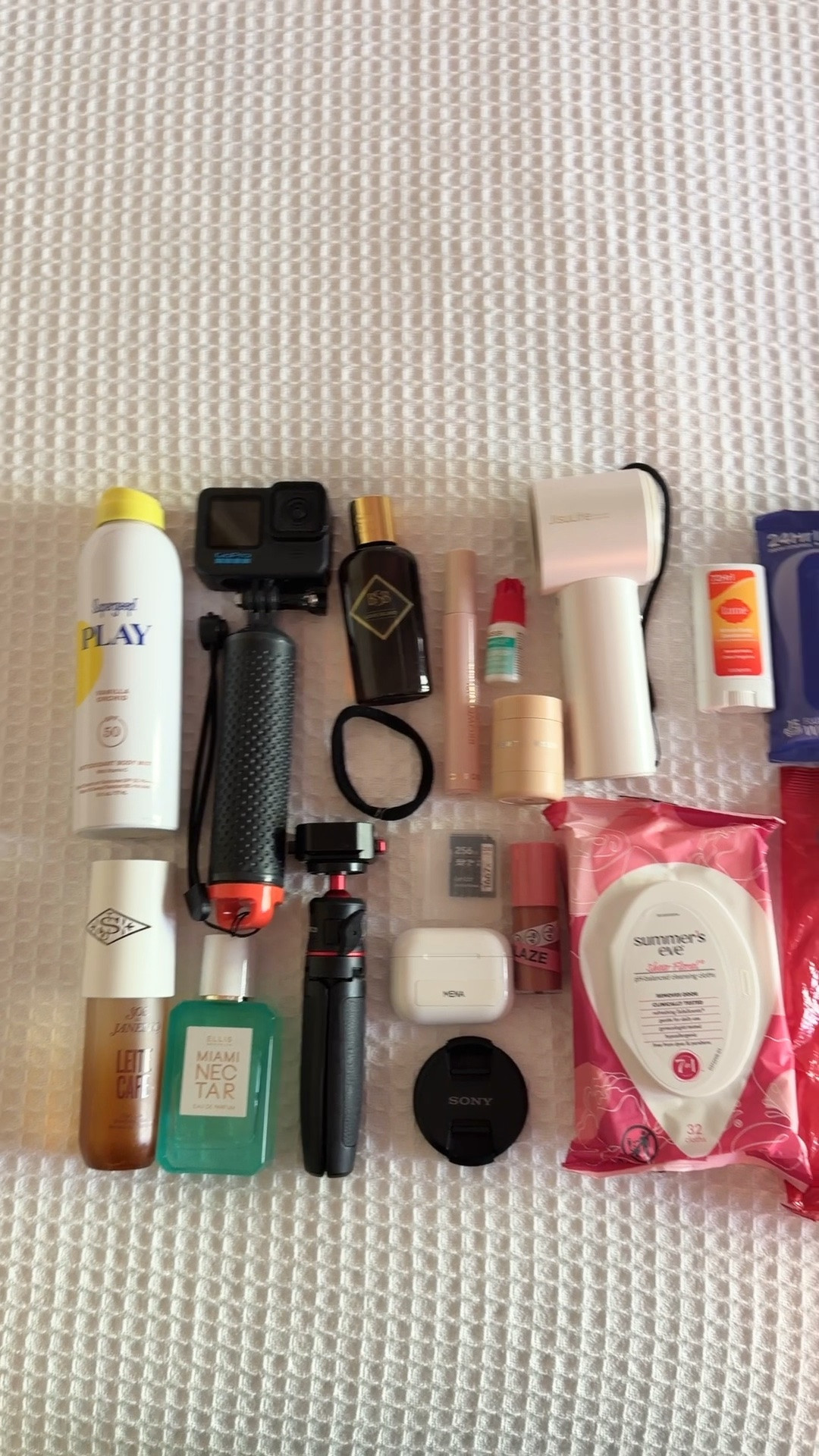 Here’s what I’m packing in my yacht bag. @visitjamaica #visitjamaica #dreamweekend #travelvlog #travel #carribeanvacation