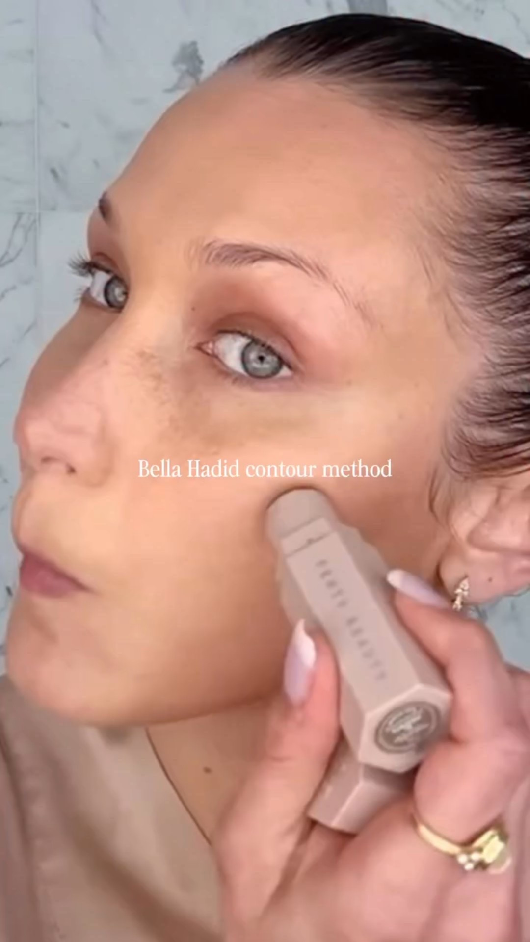 Trying Bella Hadid’s exact contour method for those perfect model cheekbones 😍 

Products:
@westmanatelier Contour Stick in shade biscuit

#makeup #makeuptutorial #bellahadid #contour #makeuphacks #contouring #makeuproutine @Bellahadid