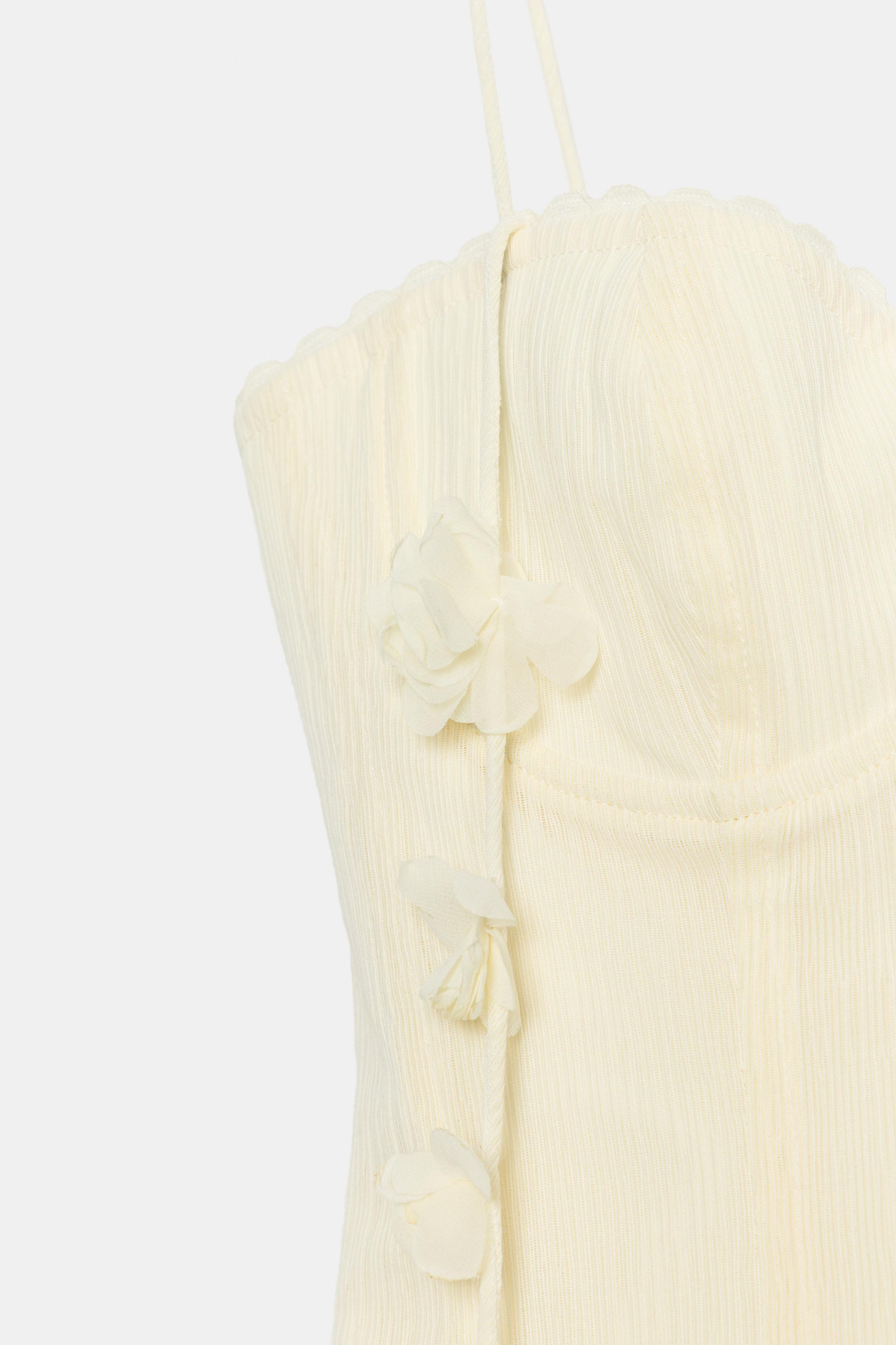 Sweetheart neckline top with spaghetti straps. Features visible seam detailing and floral appliqu... | Zara US