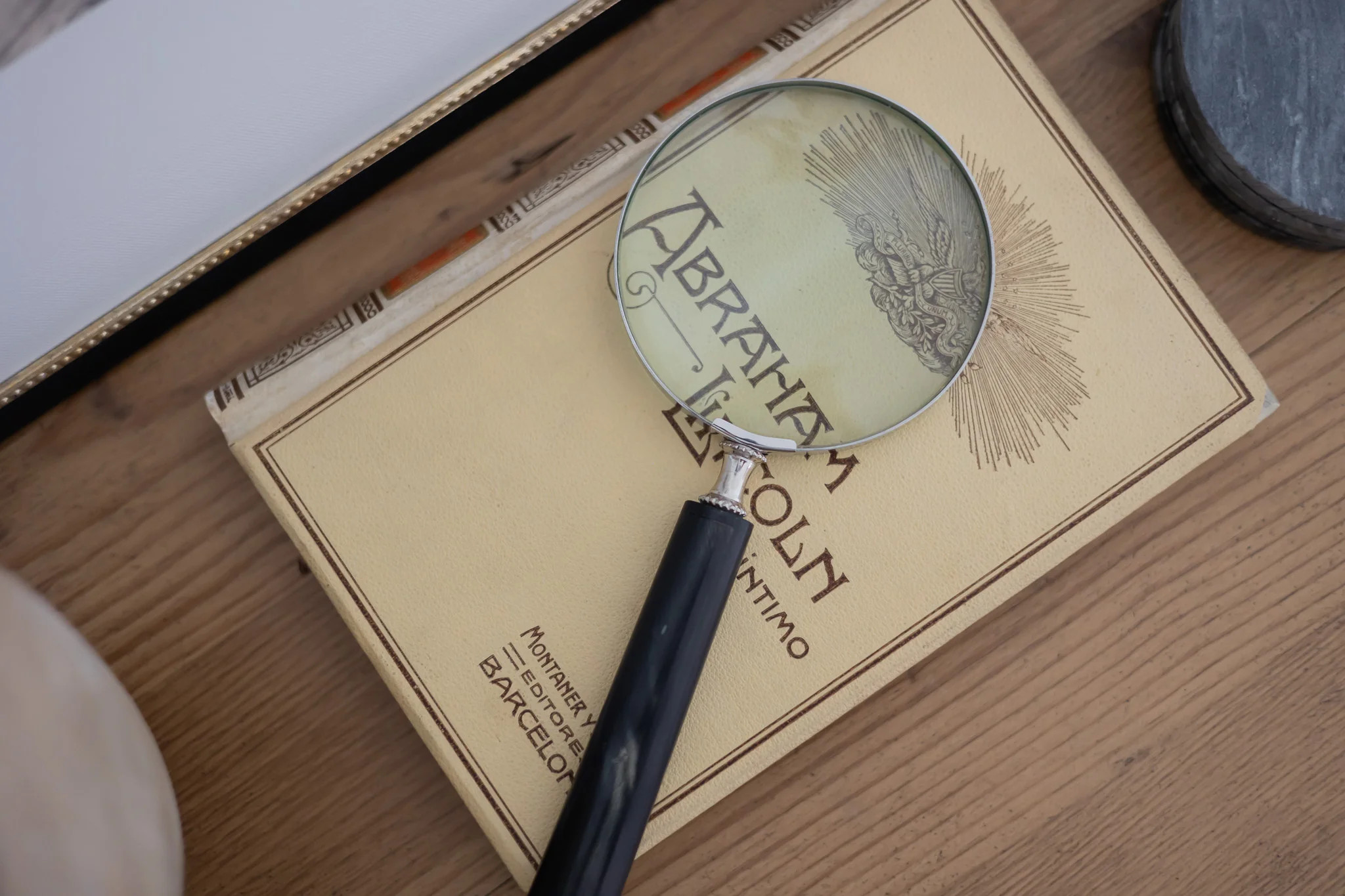 Beaufort Magnifying Glass | Cottage and Key
