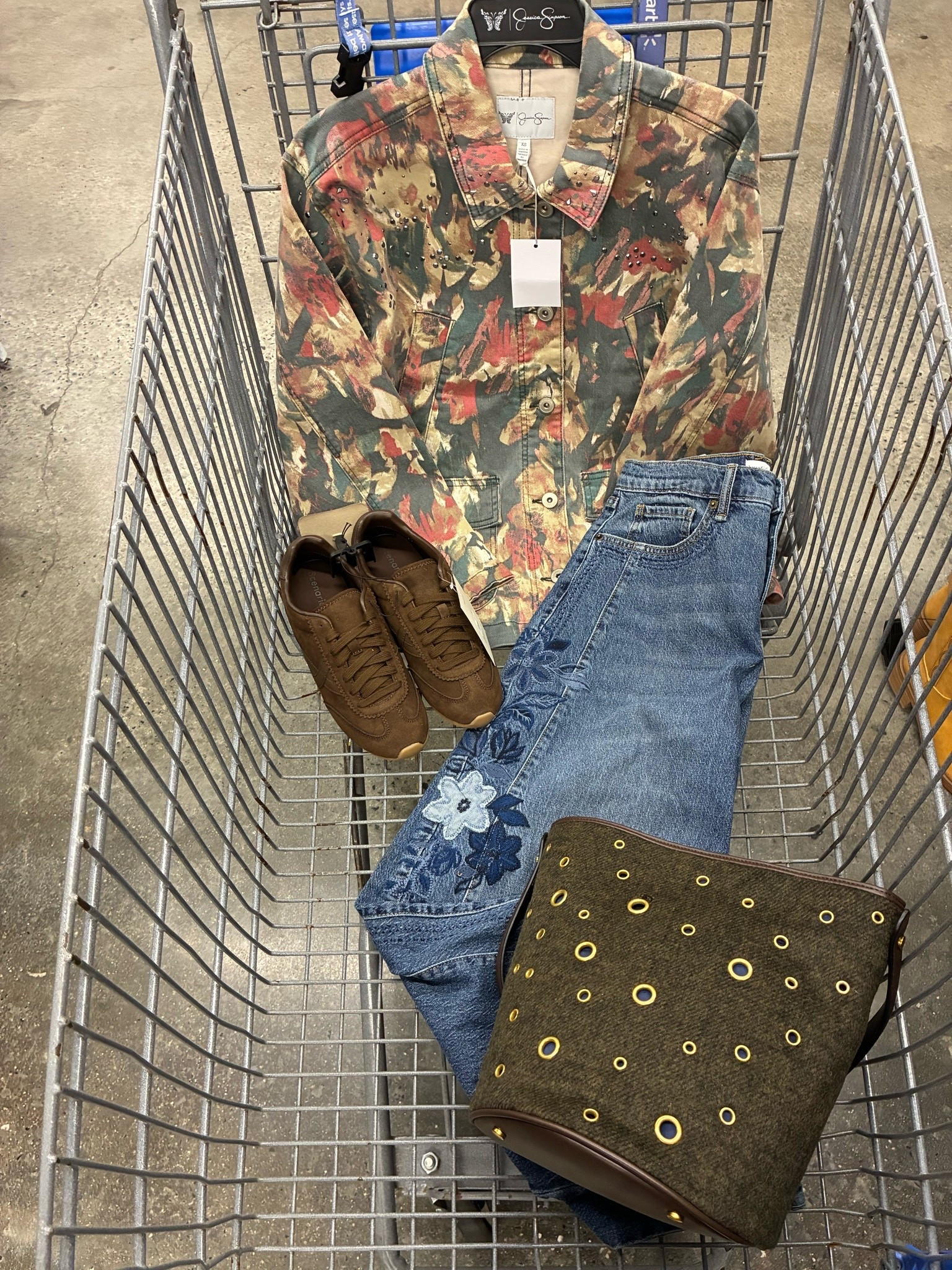This jacket is so good and I love the detail on the jeans too

#LTKstorytime #LTKSeasonal