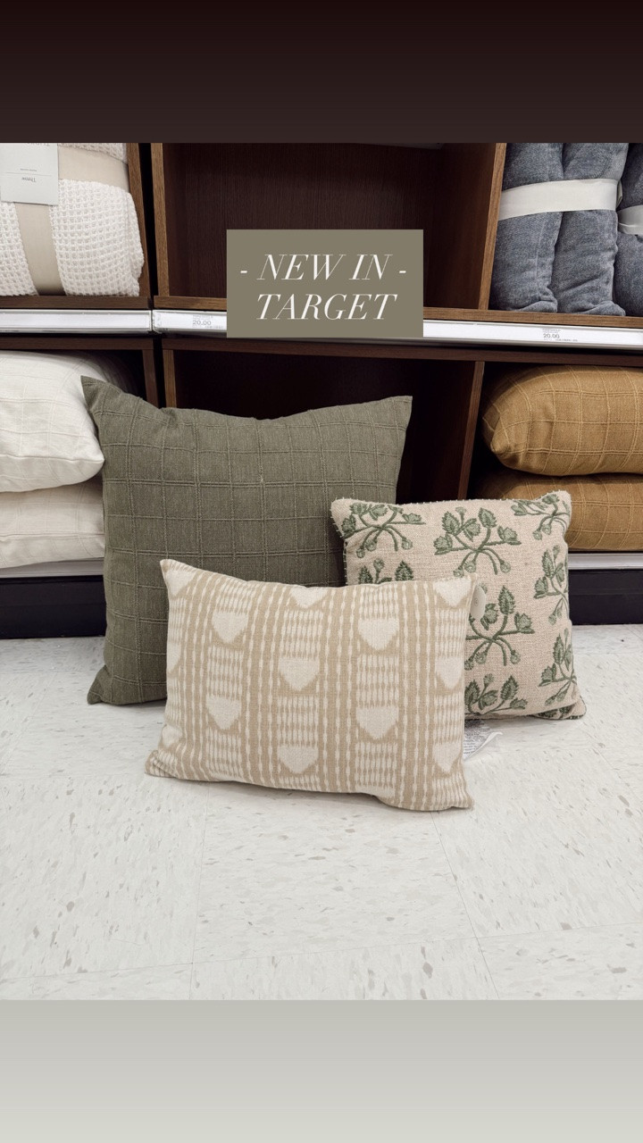 Target throw pillows you can mix and match through the different seasons. Loving this blue for summer!



Home finds, target finds, home refresh, throw pillows, summer decor, summer refresh

#LTKHome #LTKSeasonal