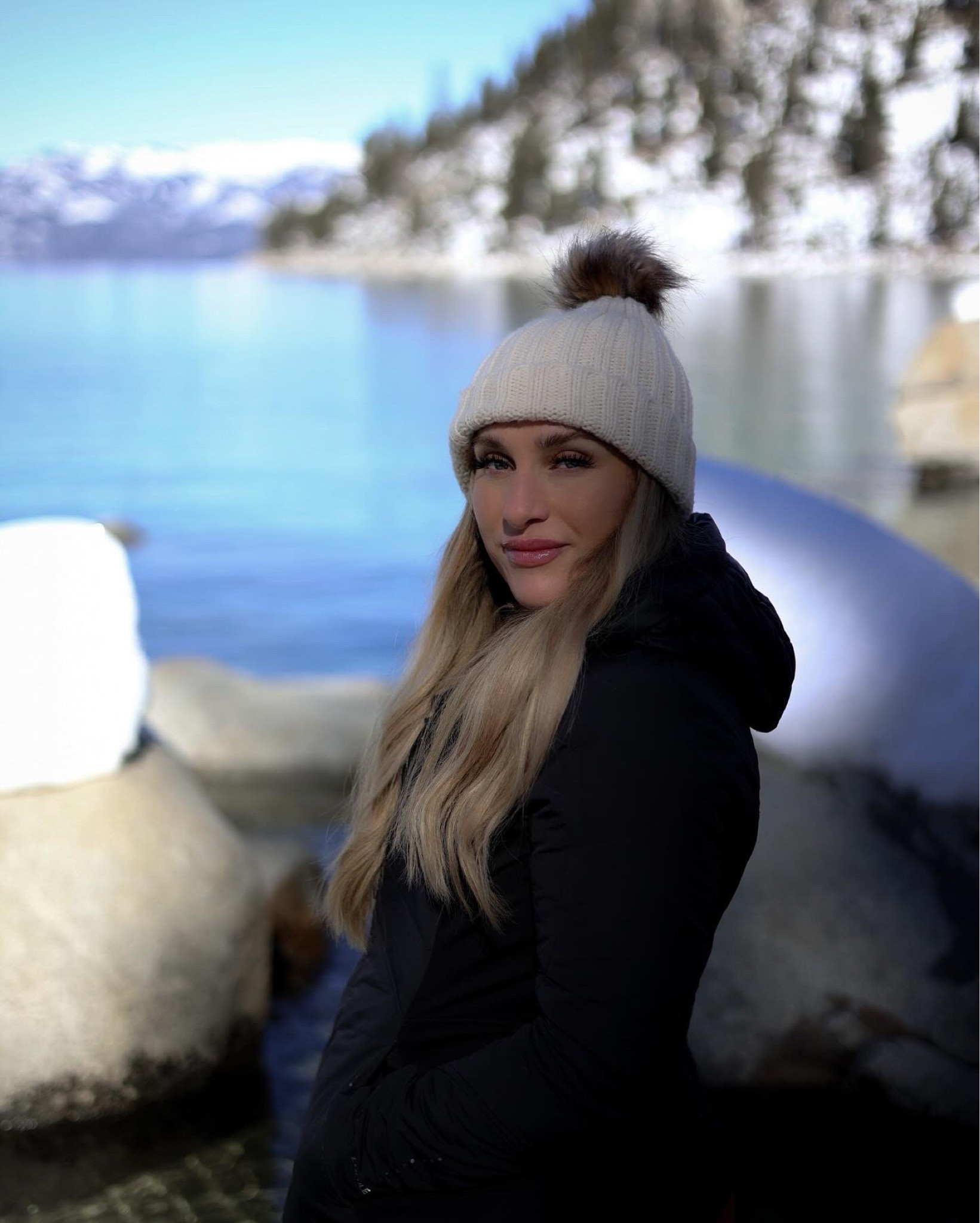 WINTER ADVENTURE FIT ❄️ 
•
x— Tahoe, California 

#LTKSeasonal #LTKmidsize #LTKtravel