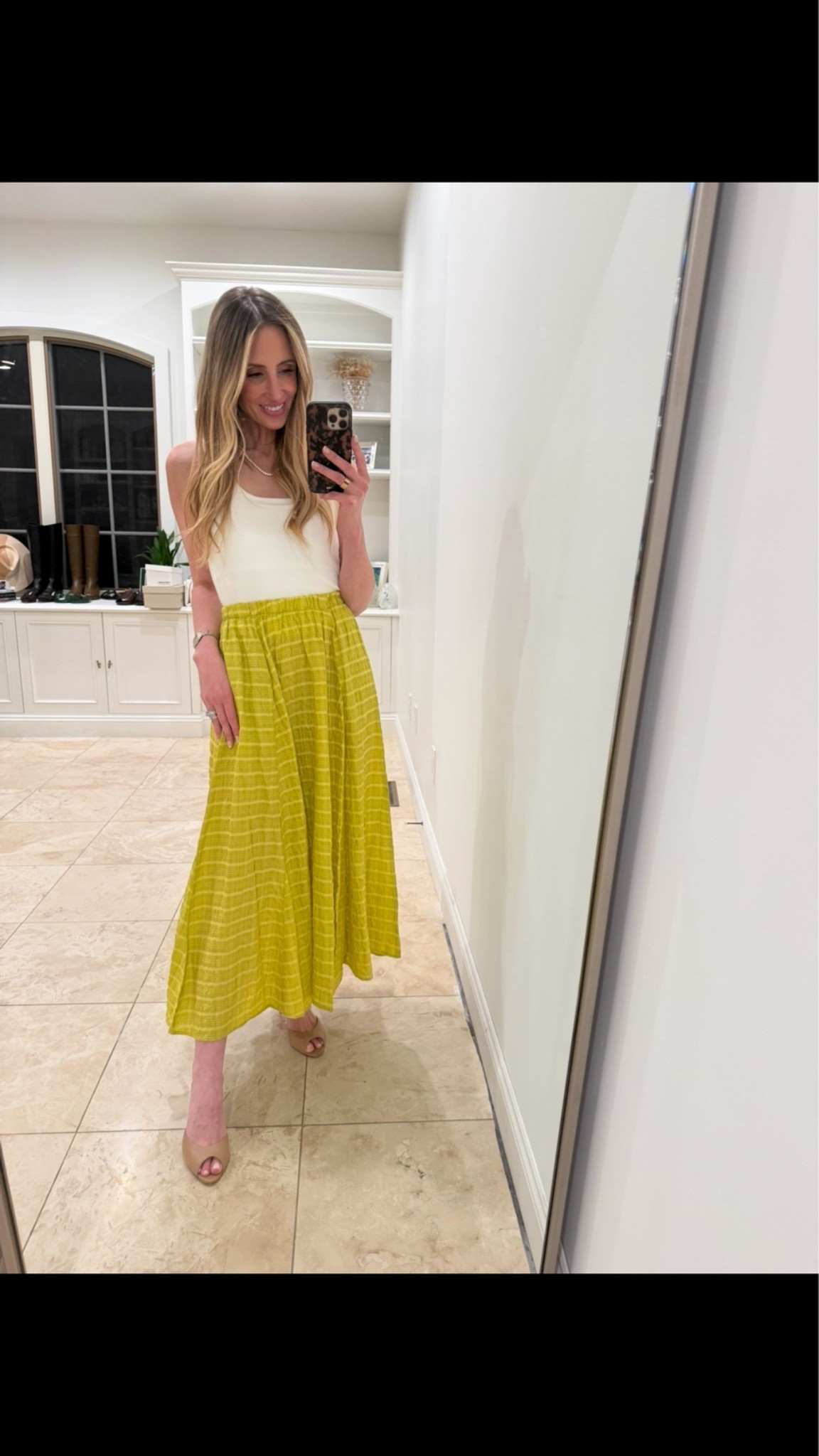 The perfect skirt for spring, this color is everything! These shoes are some of my favorite heels.

Skirt: size small
Shoes: size 8.5