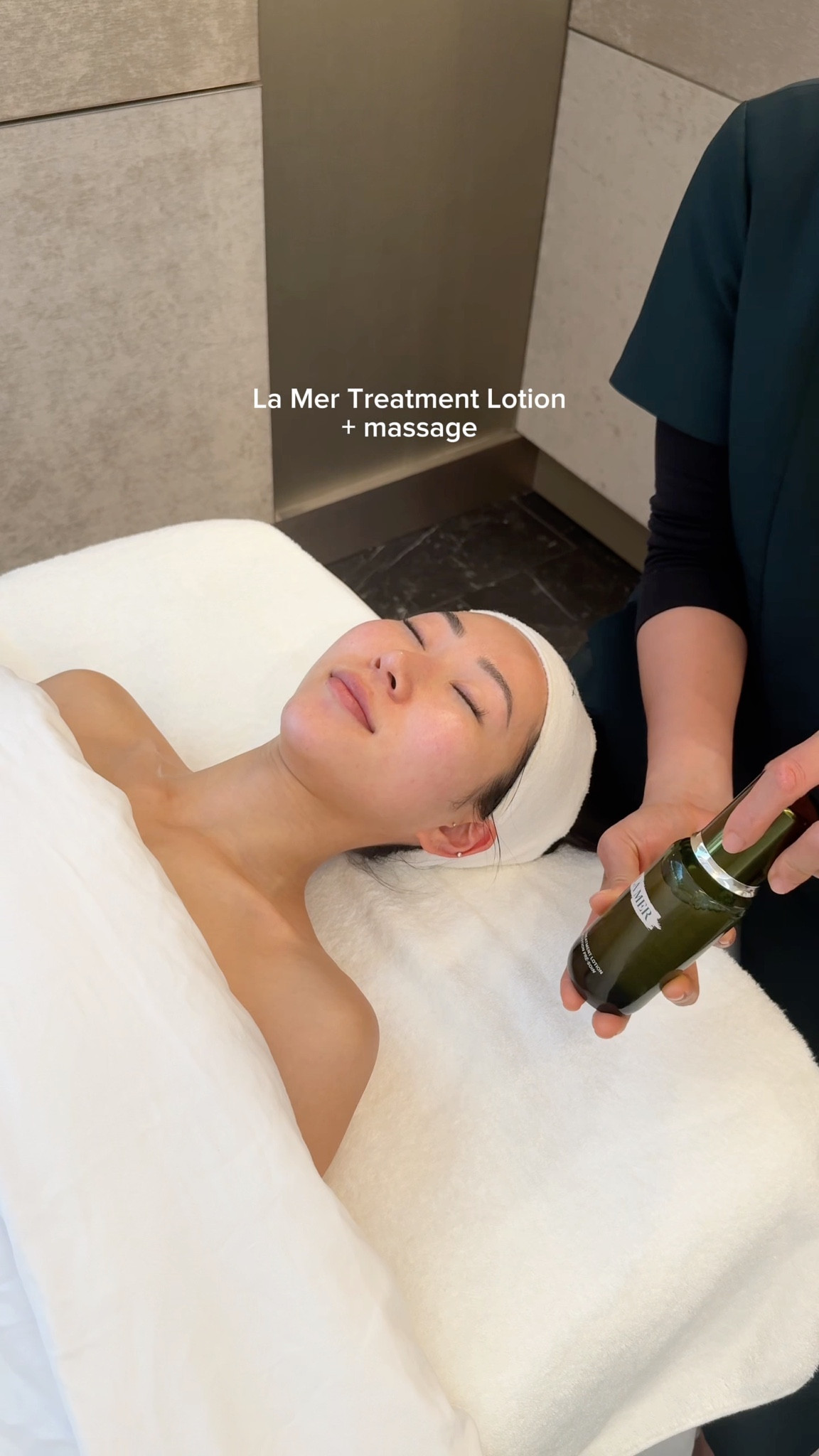 fully enjoying this Hydrating Energy Facial from @lamer at @bloomingdales.. AND YOU CAN TOO!

The Hydrating Energy Facial is usually available only by invitation, but Bloomingdale’s at South Coast Plaza is welcoming my followers to experience a complimentary facial (subject to availability)!!!!
Reach out to SCP’s local Bloomingdales La Mer Expert using this email: 
SCSpa@Bloomingdales.com with th  subject line "La Mer Complimentary Facial."
#Bloomingdales #ad