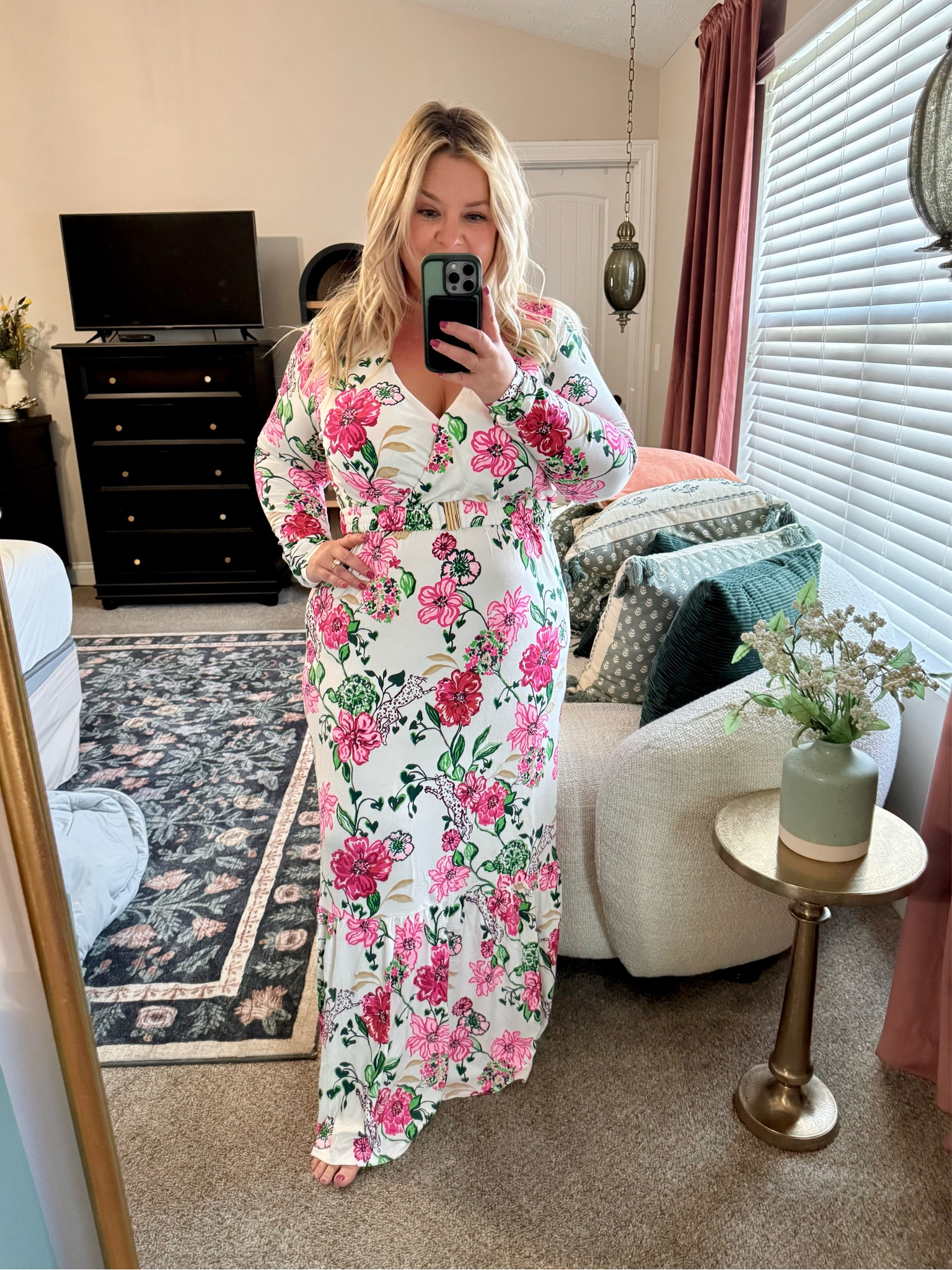 ARE YOU KIDDING ME?! The most incredible thing I’ve put on my body ever!! Very non-traditional holiday fashion/dress but I’m here for it & it has red & green in it! Wowwwww! I’m 5’2”, size 16 & the XL fits me like a glove!

#LTKStyleTip #LTKHoliday #LTKPlusSize