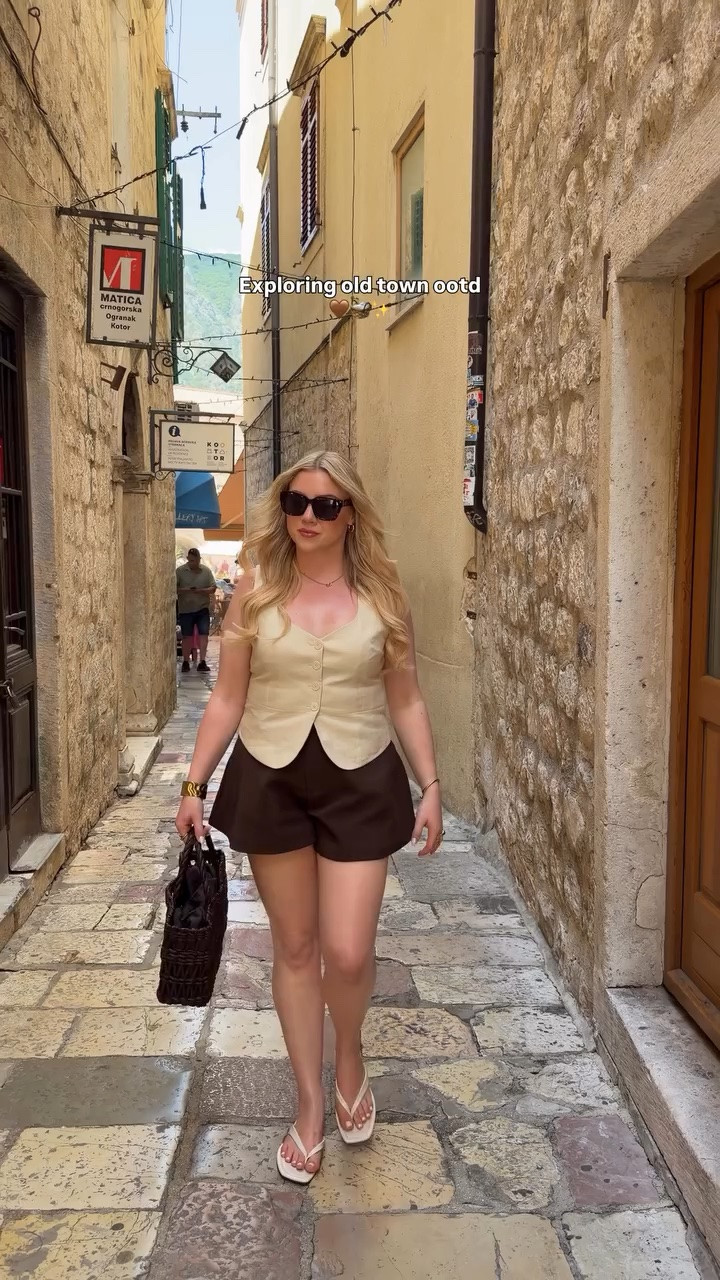 My outfit of the day to explore old town in Kotor, Montenegro 🤎☀️🐚✨