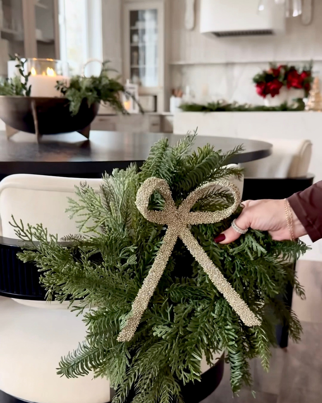 ✨HOLIDAY CHAIR MOMENT · EVERGREEN WREATHS WITH GOLD✨ These mini evergreen wreaths paired with a sparkling gold bow bring the prettiest festive touch to the dining room. It’s simple, clean, and incredibly elevated — the kind of holiday detail that feels both modern and timeless in a neutral home.

#TheHillaryStyle #LuxuryHomeDecor #HolidayDecor #ModernChristmas #NeutralHoliday #DiningRoomDecor #EvergreenWreaths #GoldBow #DesignerLookForLess #ElevatedSeasonalStyle #TimelessDesign #CozyHolidayVibes #ChristmasInspo #AmazonFinds 

 #LTKHoliday #LTKSeasonal #LTKOver40