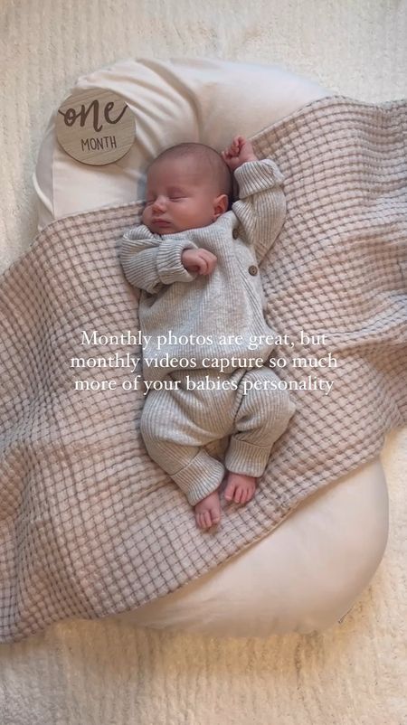 Baby monthly milestone photos / monthly milestone photos / baby monthly photos / baby monthly videos / baby boy 

#LTKBaby #LTKBump