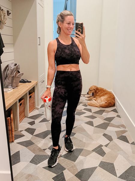 Workout OOTD 💪🏻

Amazon sports bra & leggings 



#LTKfindsunder50 #LTKover40 #LTKfitness