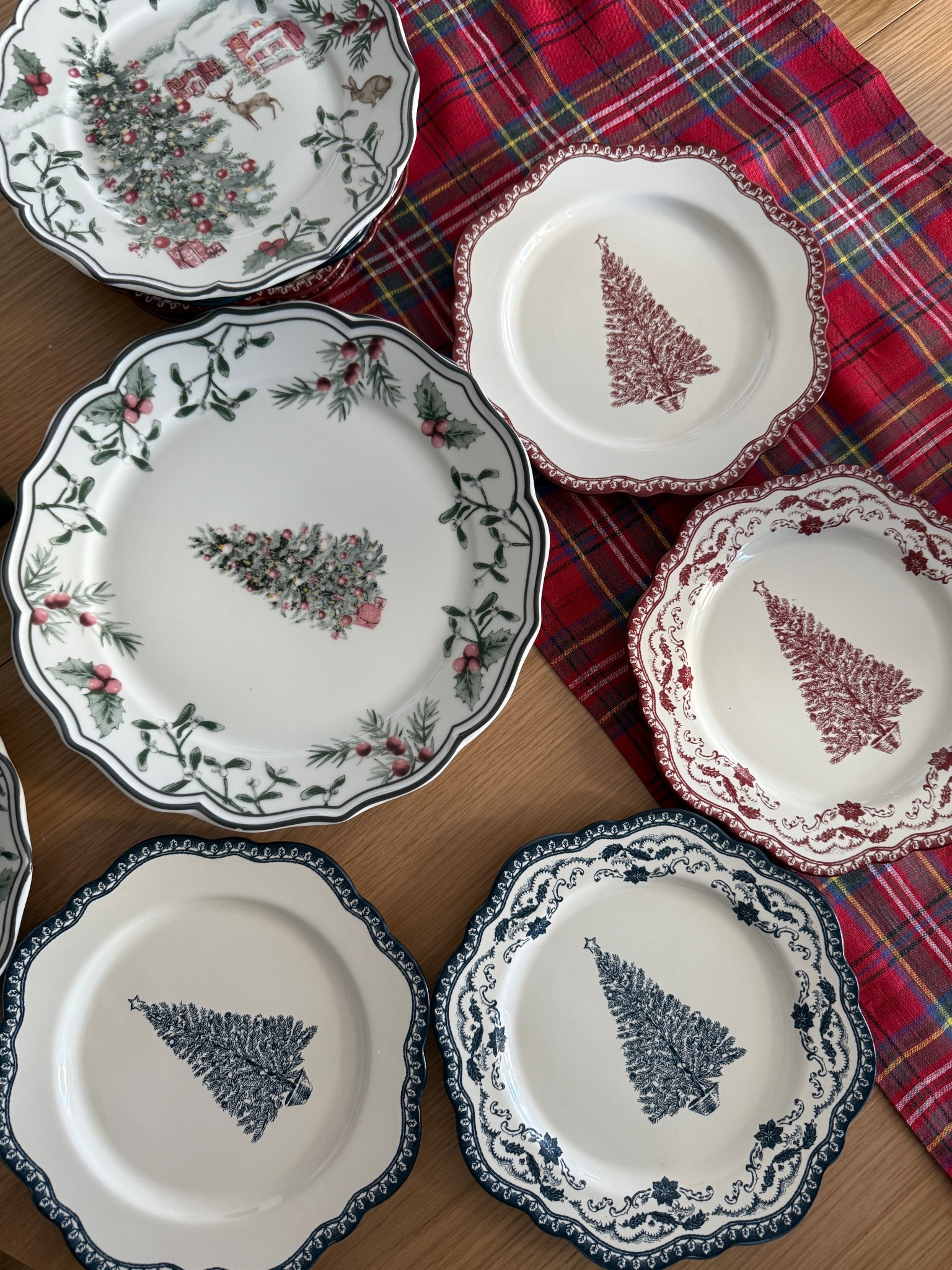 Christmas plates 

#LTKHome #LTKHoliday
