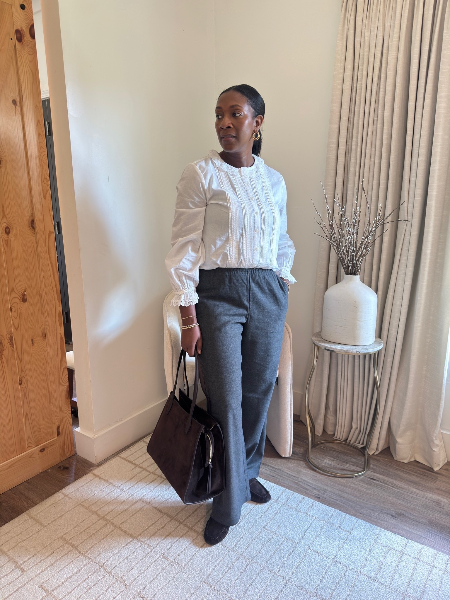 Polished, but still easy.

@Madewell pintuck top + Devon pants, linked here.

#madewell #fallstyle #falloutfit #womenover40 #styleover40 #elevatedstyle #neutralstyle #everydaystyle