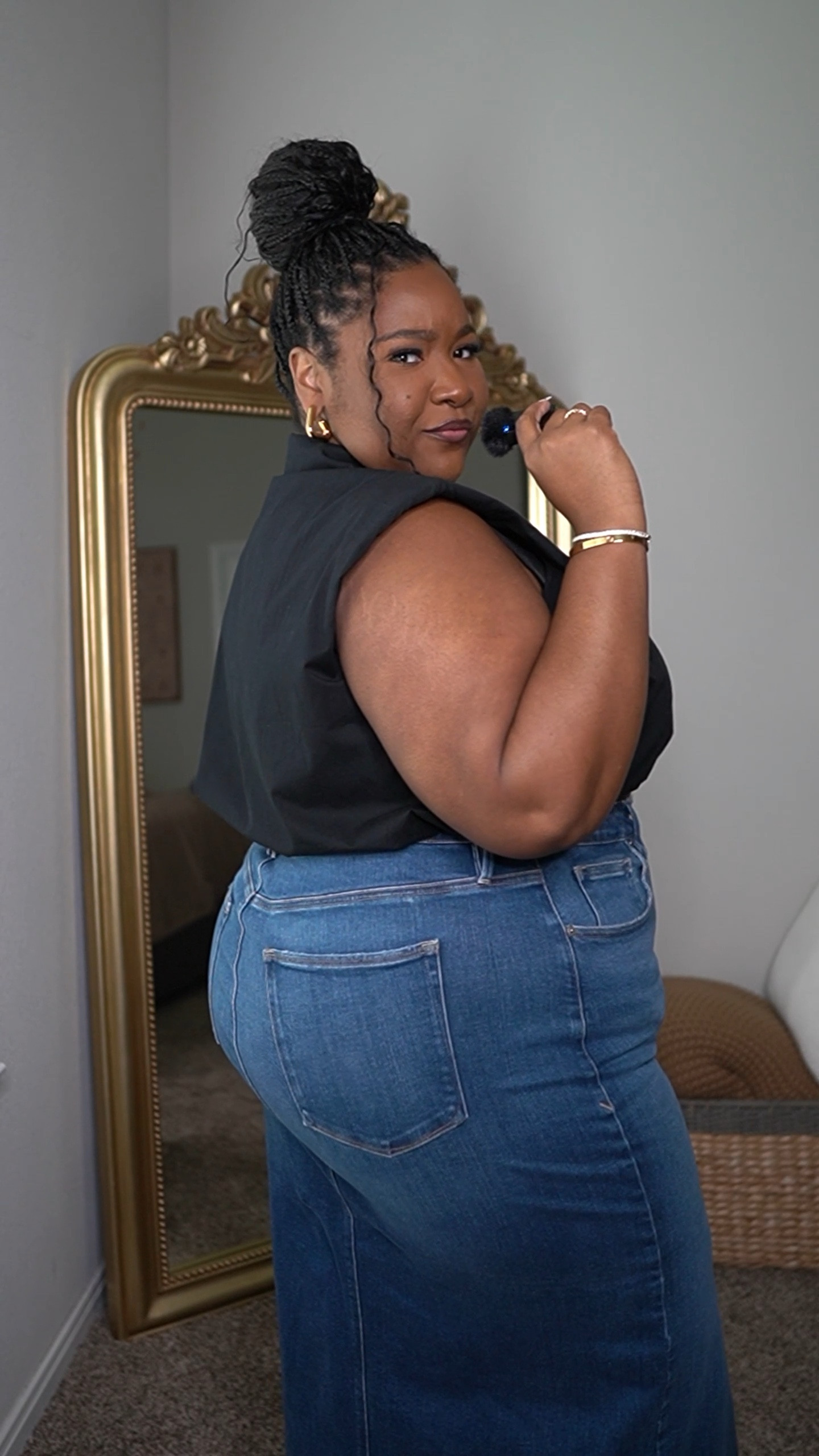 Plus size Amazon fashion find! Drawstring padded shoulder black top. Comes in 8 colors. I’m wearing a XXL (size 22). Under $20

#LTKPlusSize #LTKFindsUnder50 #LTKSaleAlert