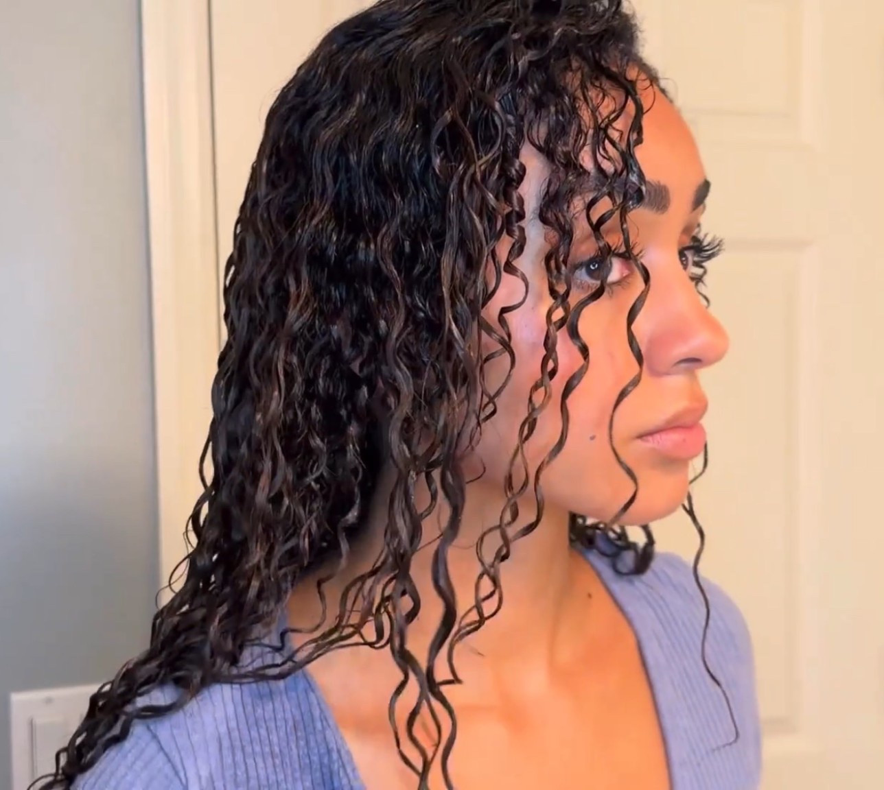 Defined curls without a brush ✨

#LTKBeauty #LTKStyleTip