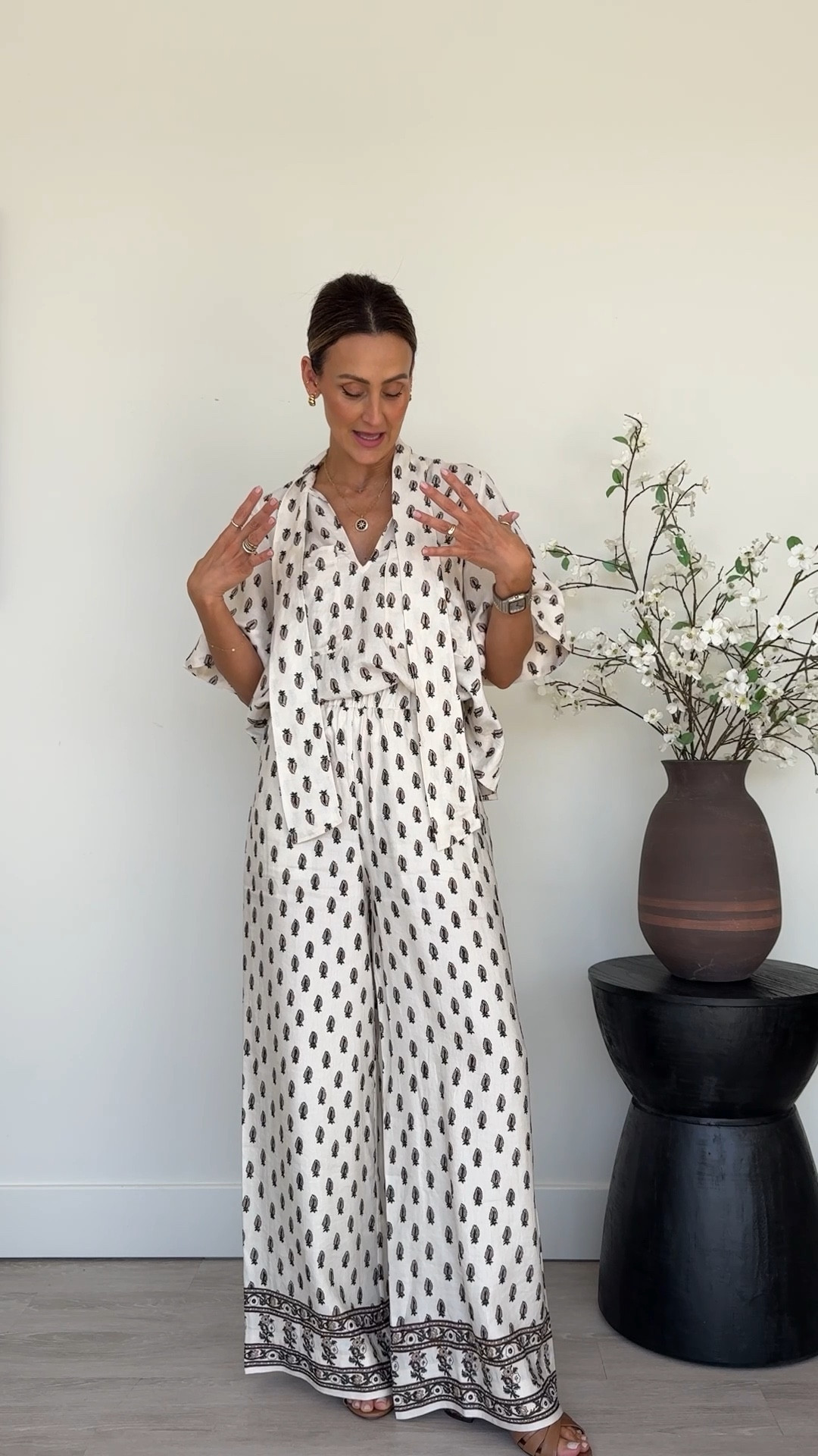 My favorite brand is having a friends and family sale on almost everything! Get 40%* off your purchase - no code needed! I’m styling the cutest trapeze style top three ways for spring and summer! @bananarepublic #bananarepublicpartner #bananarepublic 


*exclusions apply


#LTKWatchNow #LTKSaleAlert #LTKSeasonal