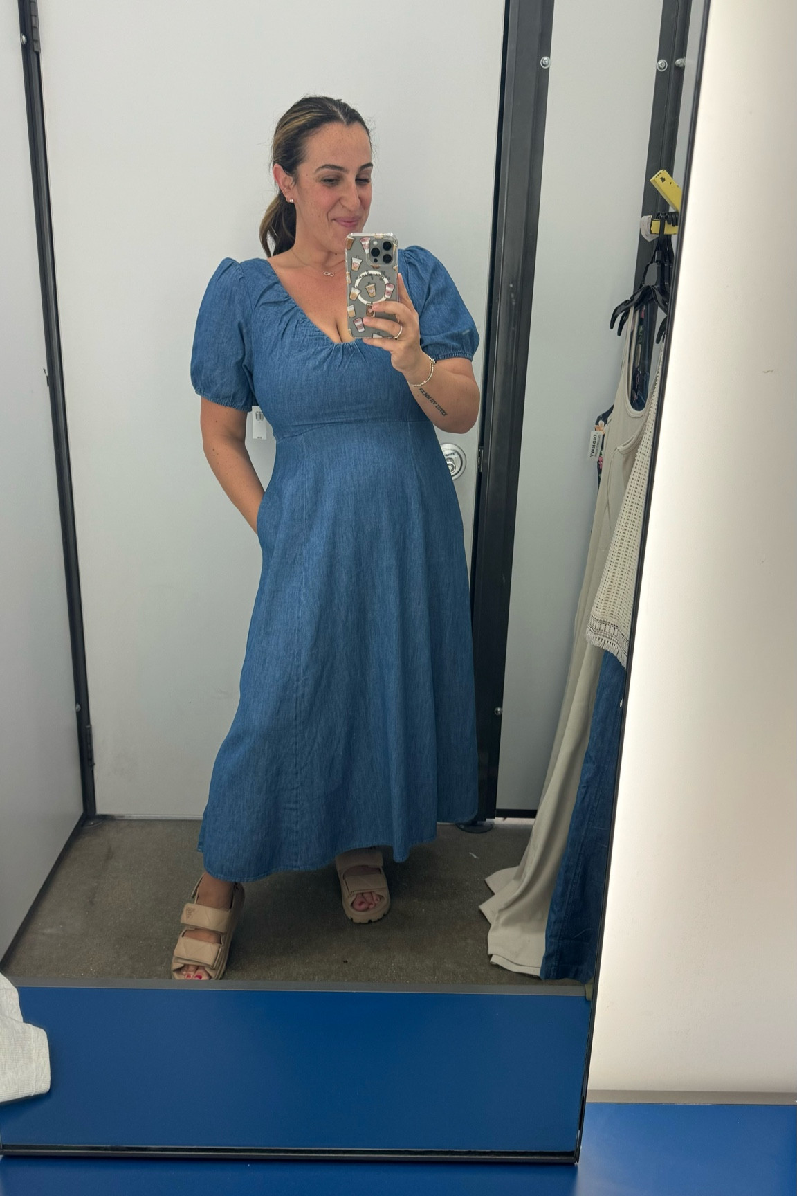 Perfect dress for those that love sleeves! Very comfy and has pockets. Smocking in the back. Wearing size large.

#LTKmidsize #LTKover40 #LTKstyletip