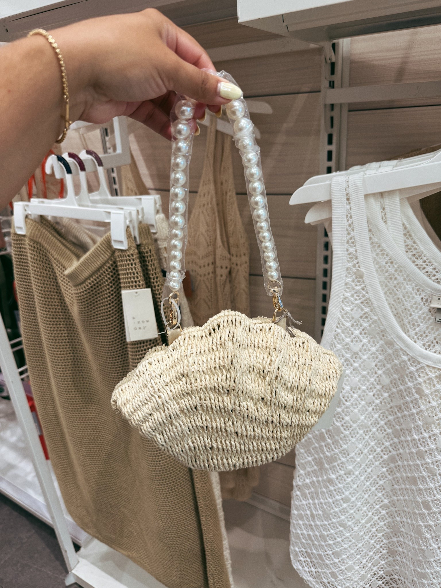 How cute is this shell bag 🐚 
So stinkin cute for summer + I found other styles and linked them below 🤍

#shells #shellbag #strawbag #shellpurse #strawpurse #target #targetfind #resortwear #fashion #fashionfind #vacationbag #beachbag #mermaid 

#LTKFindsUnder50 #LTKItBag #LTKSeasonal