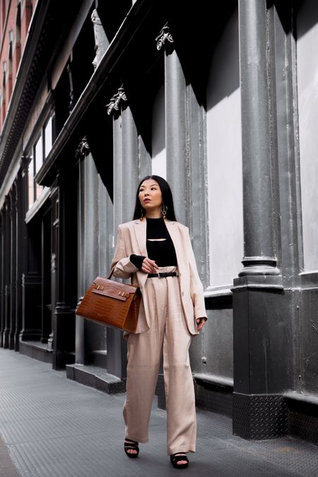 pain au chocolat 🥐🍪🍫
Linen Suit: @nationltd
Bag 💼: @teddy_blake
Shoes: @inez 15% off with code Suzanne15

#suitstyle #streetstyle #backtowork #linensuit #springfashion 



#LTKSeasonal #LTKworkwear #LTKover40