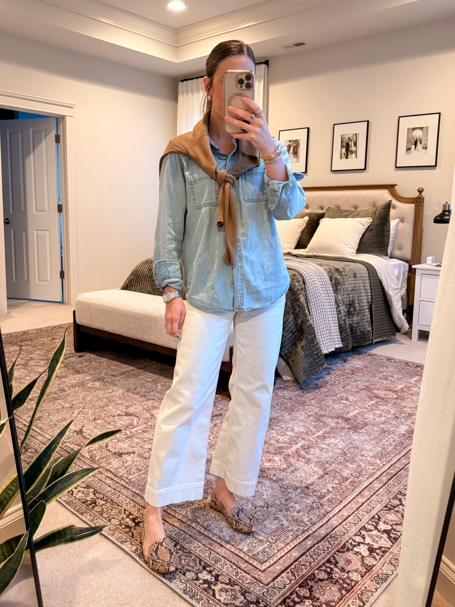 Casual Spring Workwear Outfit 🤍

• Target chambray button down
• Viral Anthro crop jeans
• Neutral sweater layered over shoulders
• Snakeskin loafers

This is my go-to formula for casual workwear in the spring: structured button down + cropped denim + intentional layering.

The chambray keeps it relaxed but polished.
The cropped jeans feel modern but still classic.
The sweater over the shoulders elevates the whole look instantly.

Perfect for:
• Casual office outfit
• Spring business casual
• Smart casual workwear
• Cropped jeans outfit
• Classic capsule wardrobe
• Elevated mom style
• Teacher outfit idea

It’s comfortable, clean, and easy to repeat — which is exactly what a functional wardrobe should be.

#LTKWorkwear #LTKootd #LTKgrwm