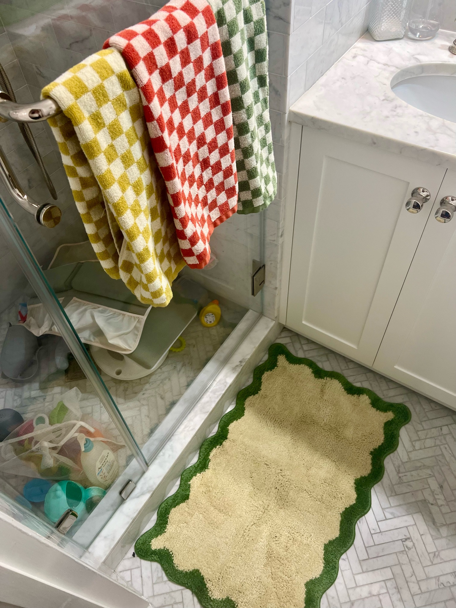 Did a little bathroom refresh with new towels and a new bath mat. Fun and colorful! 

Amazon find 

#LTKHome #LTKFamily #LTKFindsUnder50