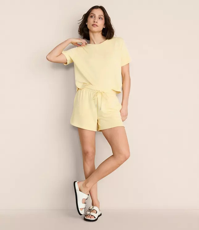 Lou & Grey Lightweight Scubasoft Rounded Hem Shorts | LOFT