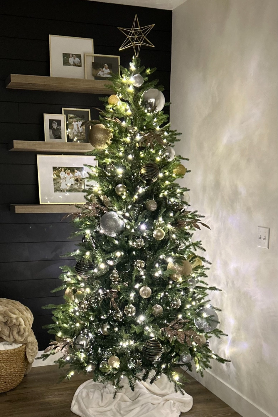 Modern farmhouse Christmas 

#LTKHome #LTKHoliday #LTKSeasonal