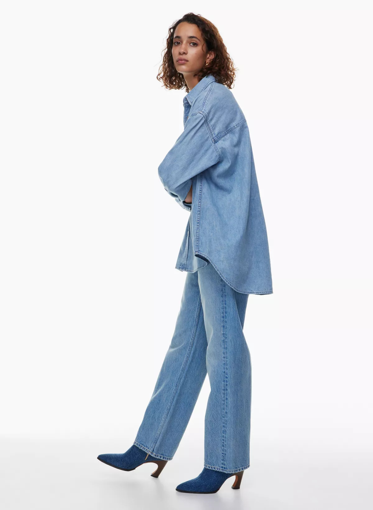 THE '80S COMFY DENIM SHIRT | Aritzia