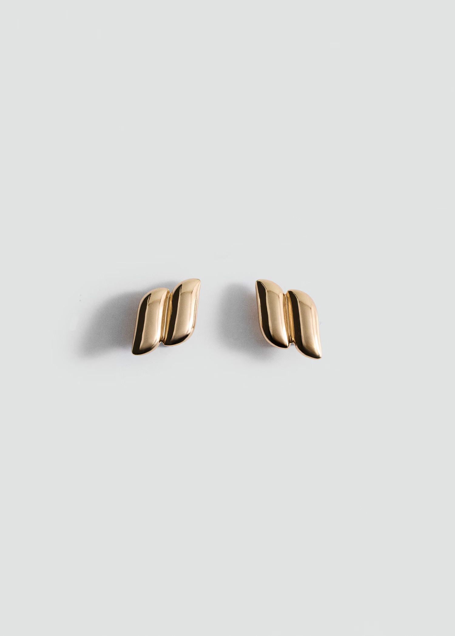 Earrings with geometric relief | MANGO (UK)